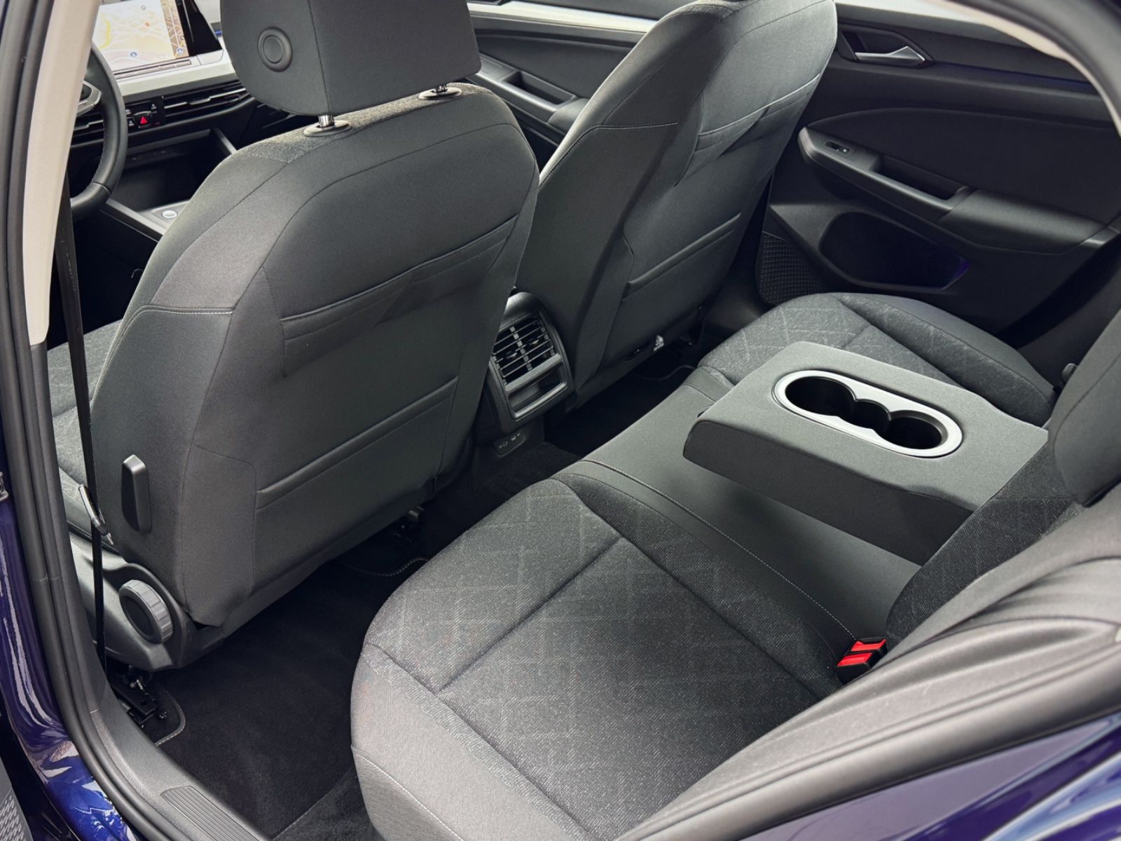 Fahrzeugabbildung Volkswagen Golf VIII 1.0 TSI Life Business*NAV|ASSIST|1.HD*