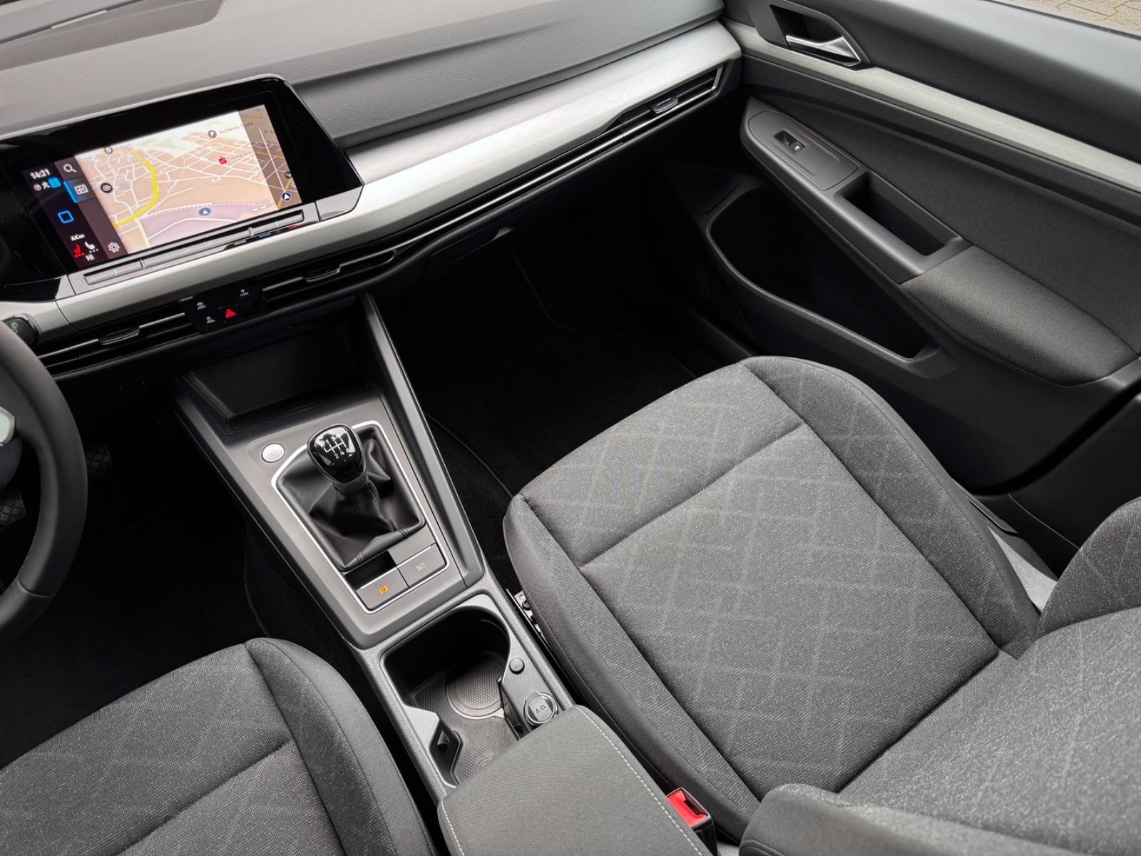 Fahrzeugabbildung Volkswagen Golf VIII 1.0 TSI Life Business*NAV|ASSIST|1.HD*