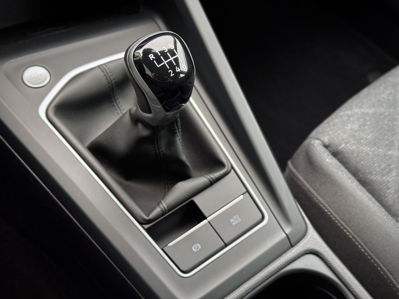 Fahrzeugabbildung Volkswagen Golf VIII 1.0 TSI Life Business*NAV|ASSIST|1.HD*