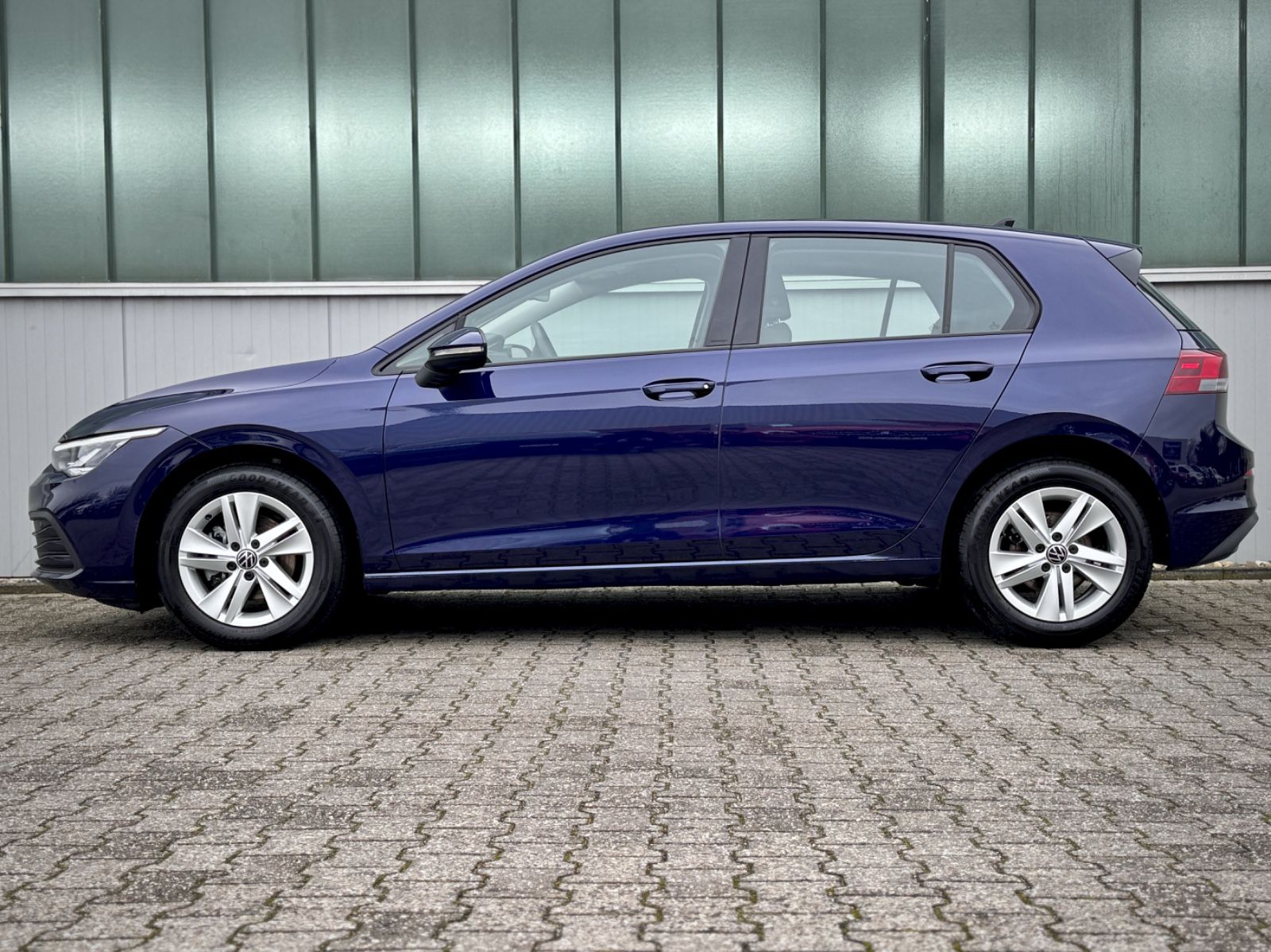 Fahrzeugabbildung Volkswagen Golf VIII 1.0 TSI Life Business*NAV|ASSIST|1.HD*