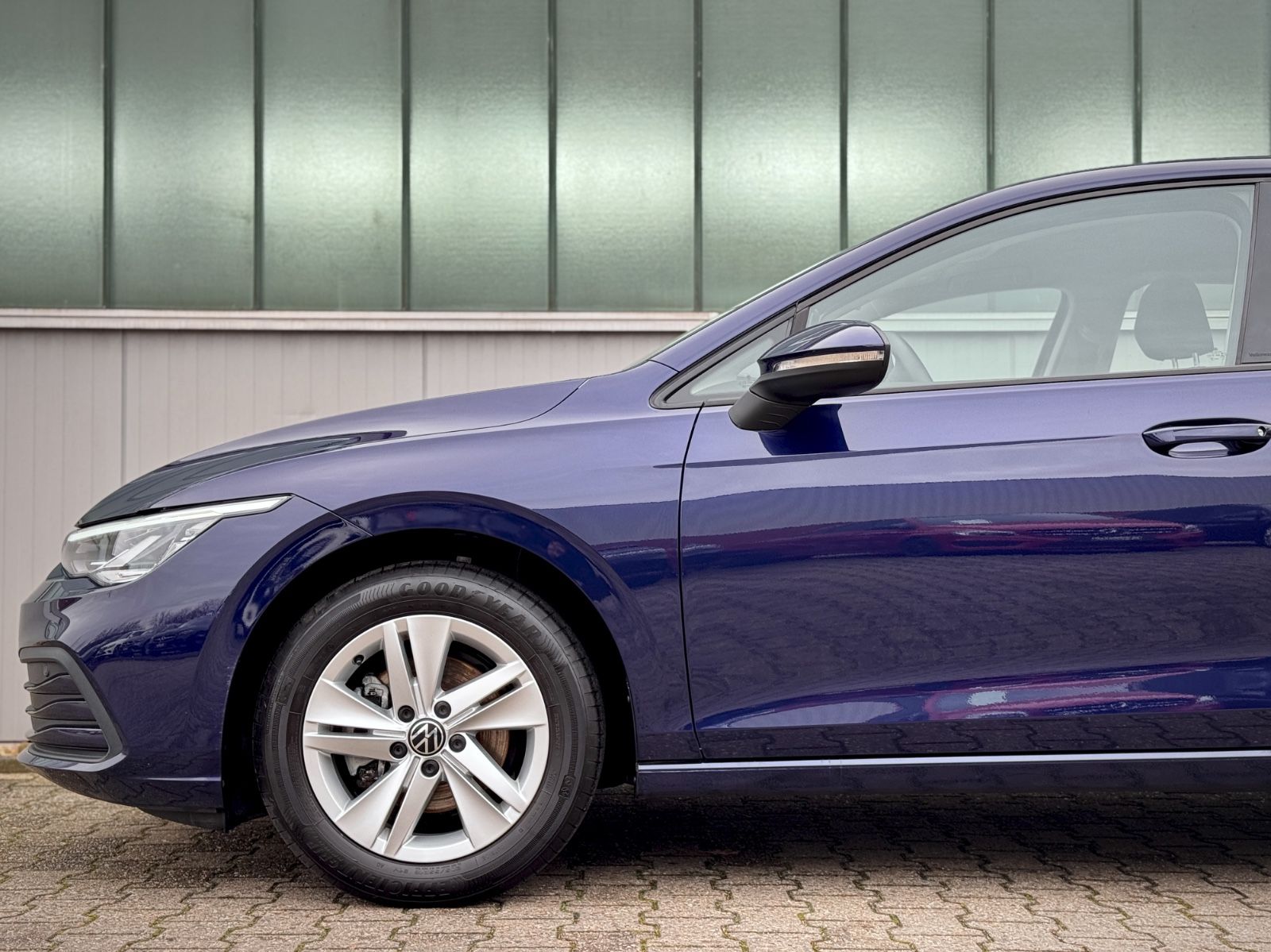 Fahrzeugabbildung Volkswagen Golf VIII 1.0 TSI Life Business*NAV|ASSIST|1.HD*