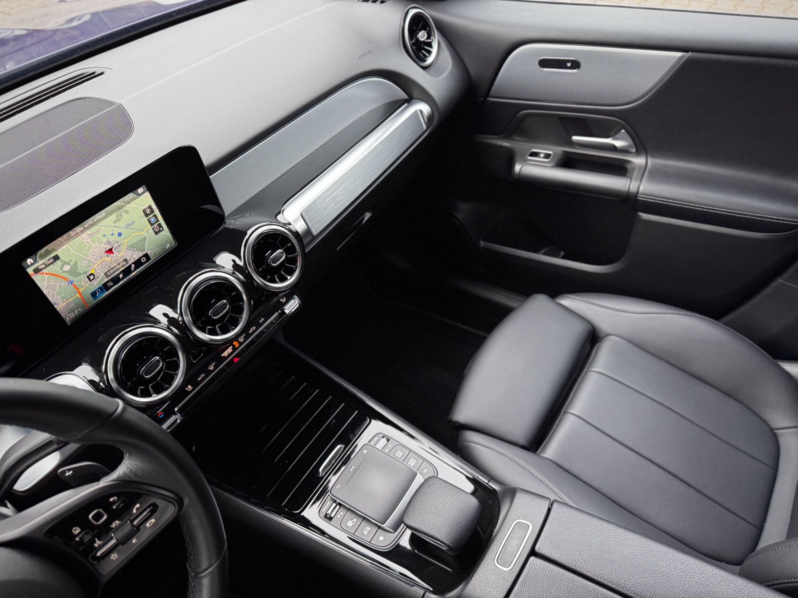 Fahrzeugabbildung Mercedes-Benz GLB 220d 8G-DCT 4Matic Style *LED|NAVI|PDC|1.HD*