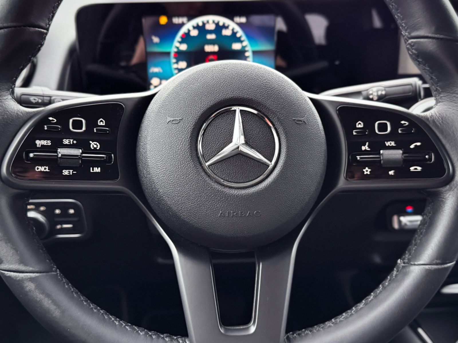 Fahrzeugabbildung Mercedes-Benz GLB 220d 8G-DCT 4Matic Style *LED|NAVI|PDC|1.HD*