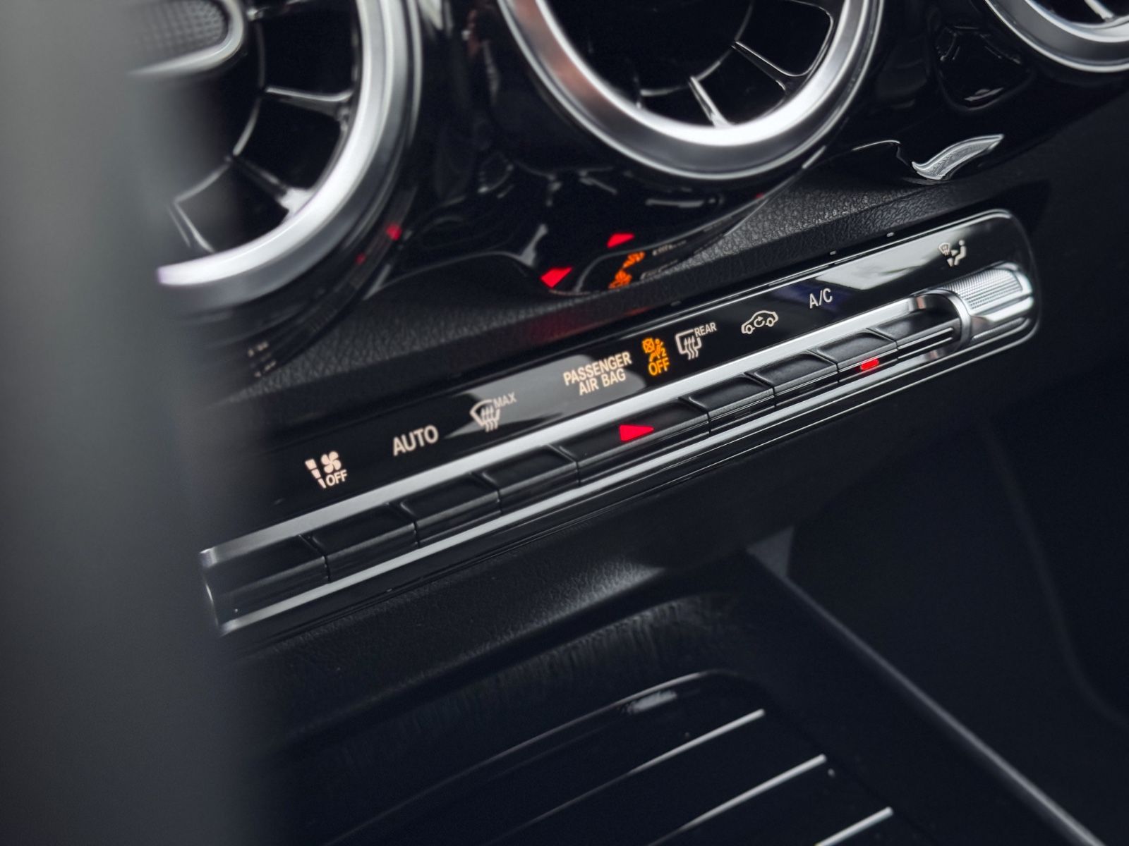 Fahrzeugabbildung Mercedes-Benz GLB 220d 8G-DCT 4Matic Style *LED|NAVI|PDC|1.HD*