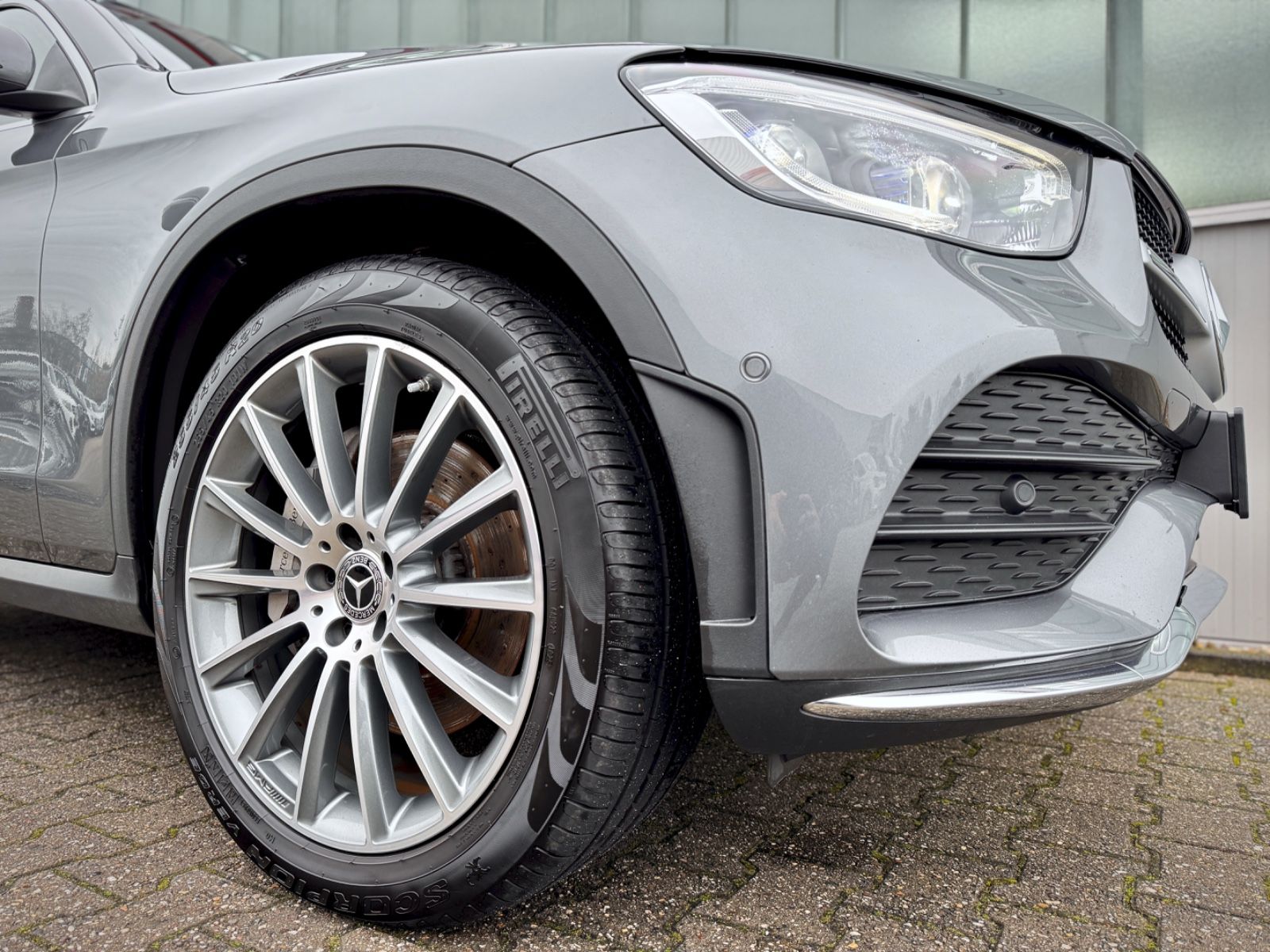 Fahrzeugabbildung Mercedes-Benz GLC 220d 4Matic AMG-Line *PANORAMA|DESIGNO|AHK*