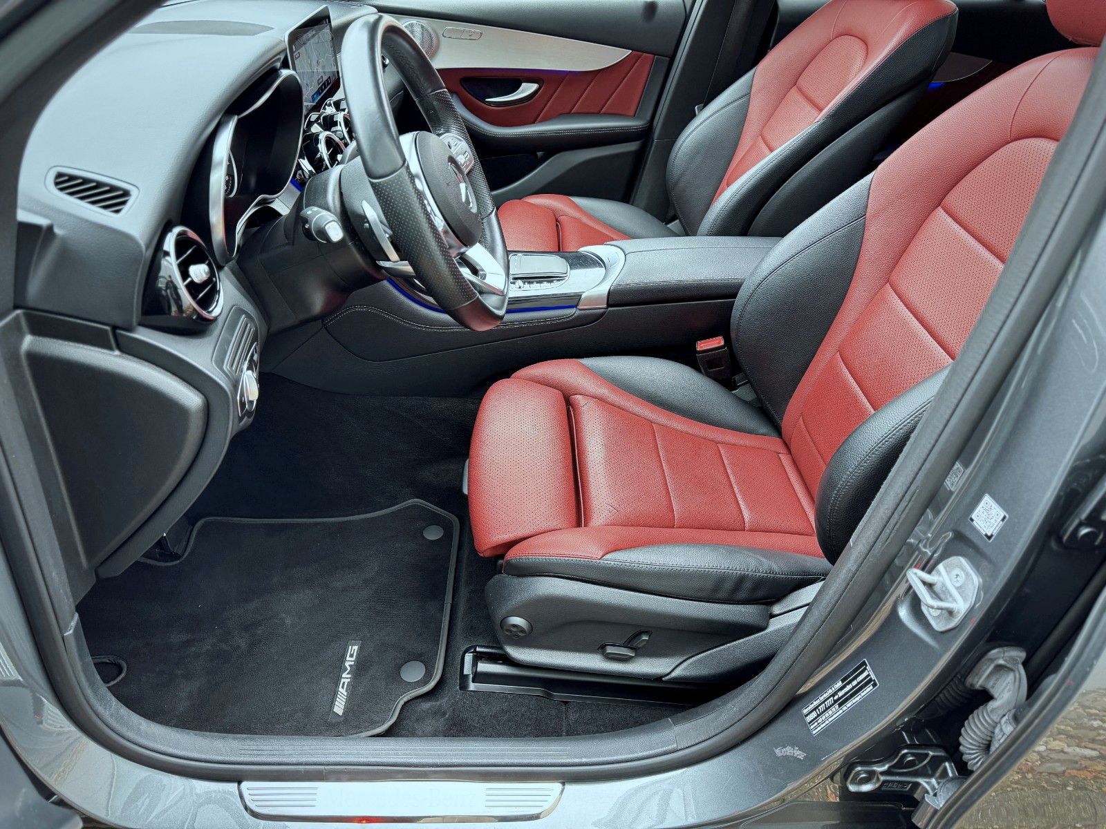 Fahrzeugabbildung Mercedes-Benz GLC 220d 4Matic AMG-Line *PANORAMA|DESIGNO|AHK*