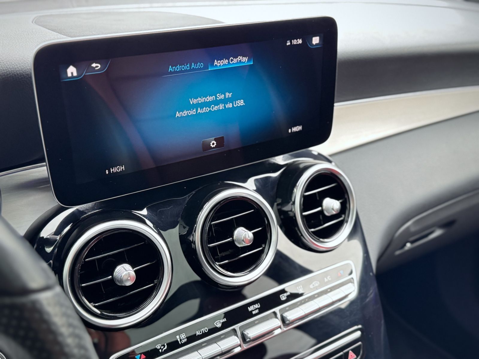 Fahrzeugabbildung Mercedes-Benz GLC 220d 4Matic AMG-Line *PANORAMA|DESIGNO|AHK*