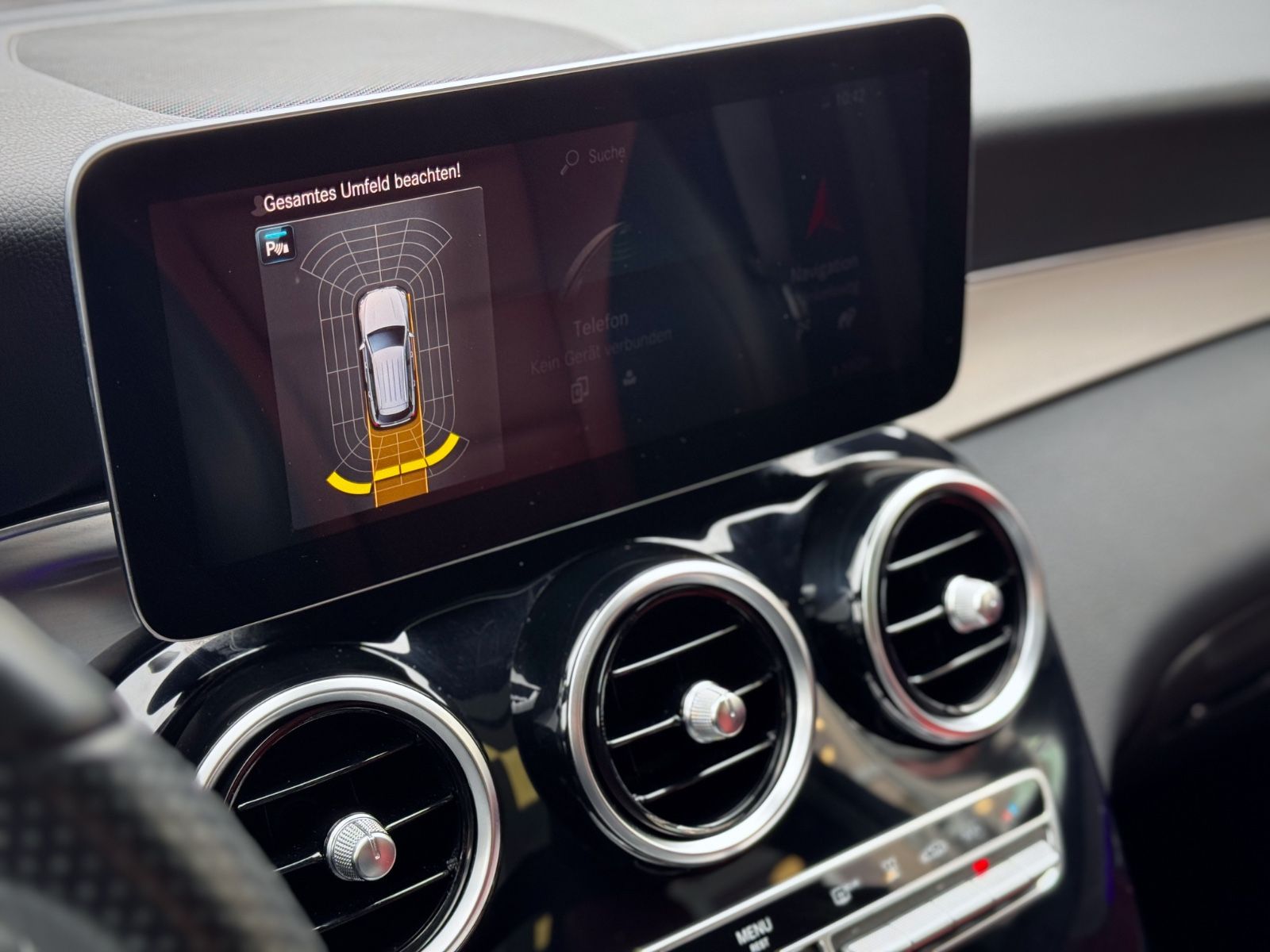 Fahrzeugabbildung Mercedes-Benz GLC 220d 4Matic AMG-Line *PANORAMA|DESIGNO|AHK*