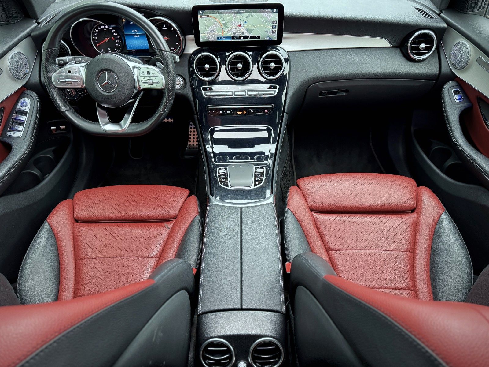 Fahrzeugabbildung Mercedes-Benz GLC 220d 4Matic AMG-Line *PANORAMA|DESIGNO|AHK*