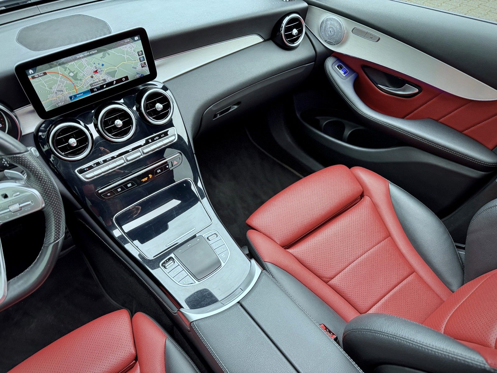 Fahrzeugabbildung Mercedes-Benz GLC 220d 4Matic AMG-Line *PANORAMA|DESIGNO|AHK*