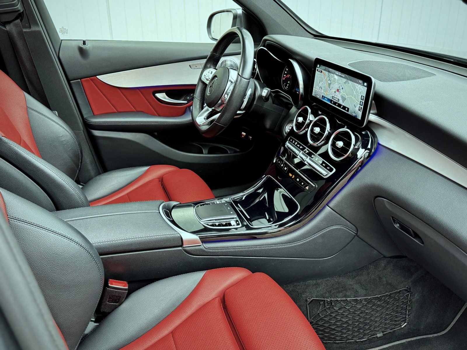 Fahrzeugabbildung Mercedes-Benz GLC 220d 4Matic AMG-Line *PANORAMA|DESIGNO|AHK*