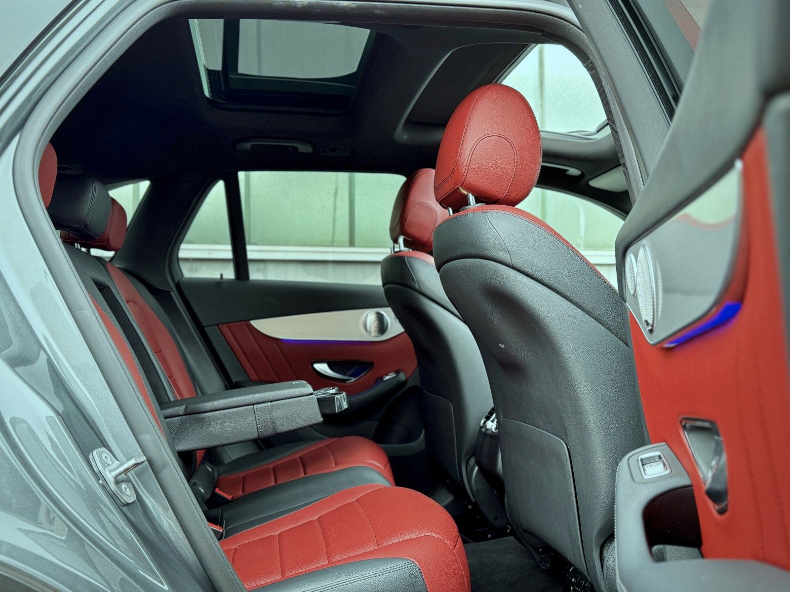 Fahrzeugabbildung Mercedes-Benz GLC 220d 4Matic AMG-Line *PANORAMA|DESIGNO|AHK*