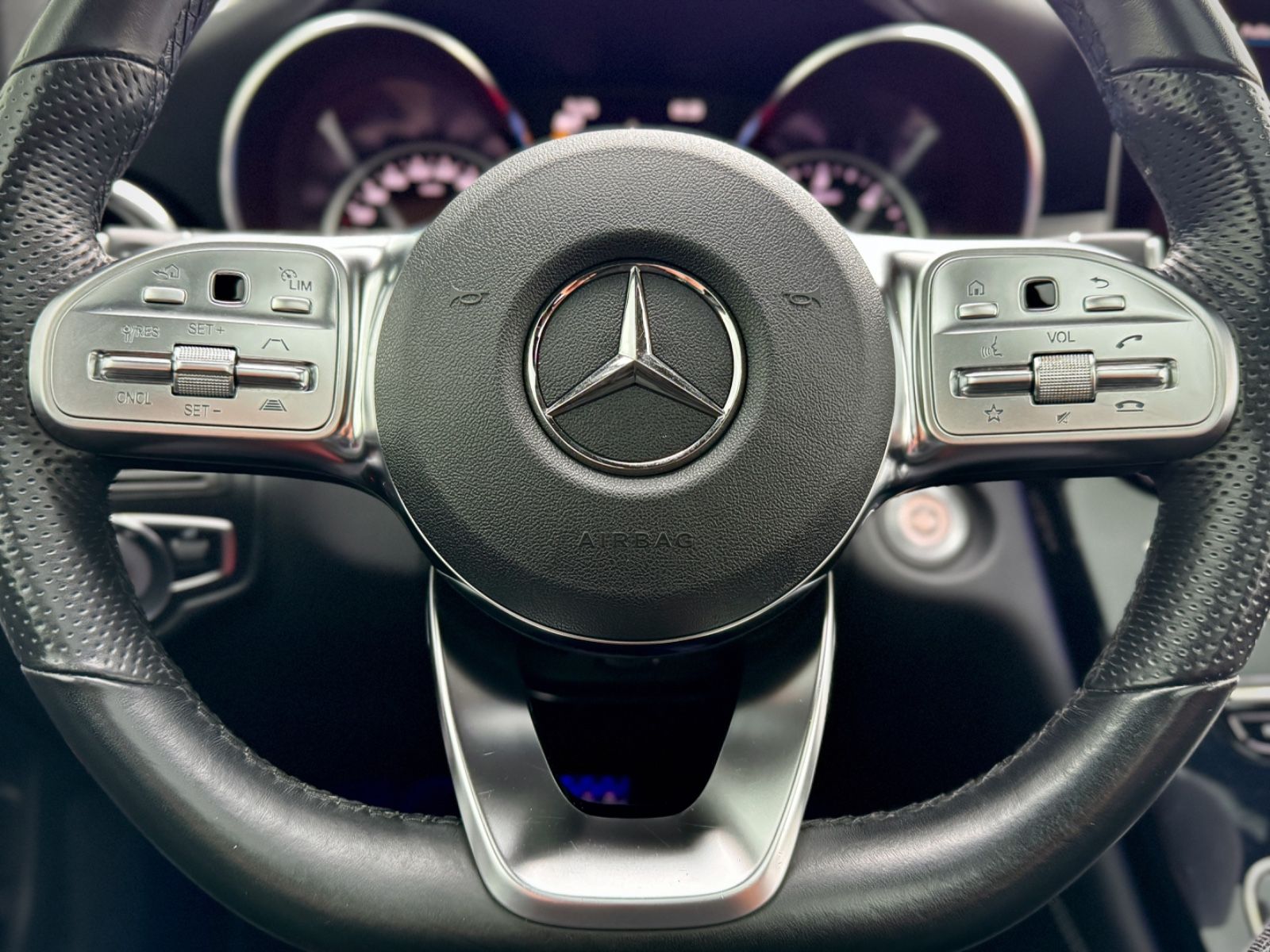 Fahrzeugabbildung Mercedes-Benz GLC 220d 4Matic AMG-Line *PANORAMA|DESIGNO|AHK*