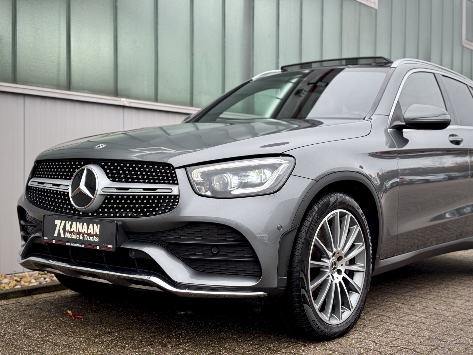 Fahrzeugabbildung Mercedes-Benz GLC 220d 4Matic AMG-Line *PANORAMA|DESIGNO|AHK*