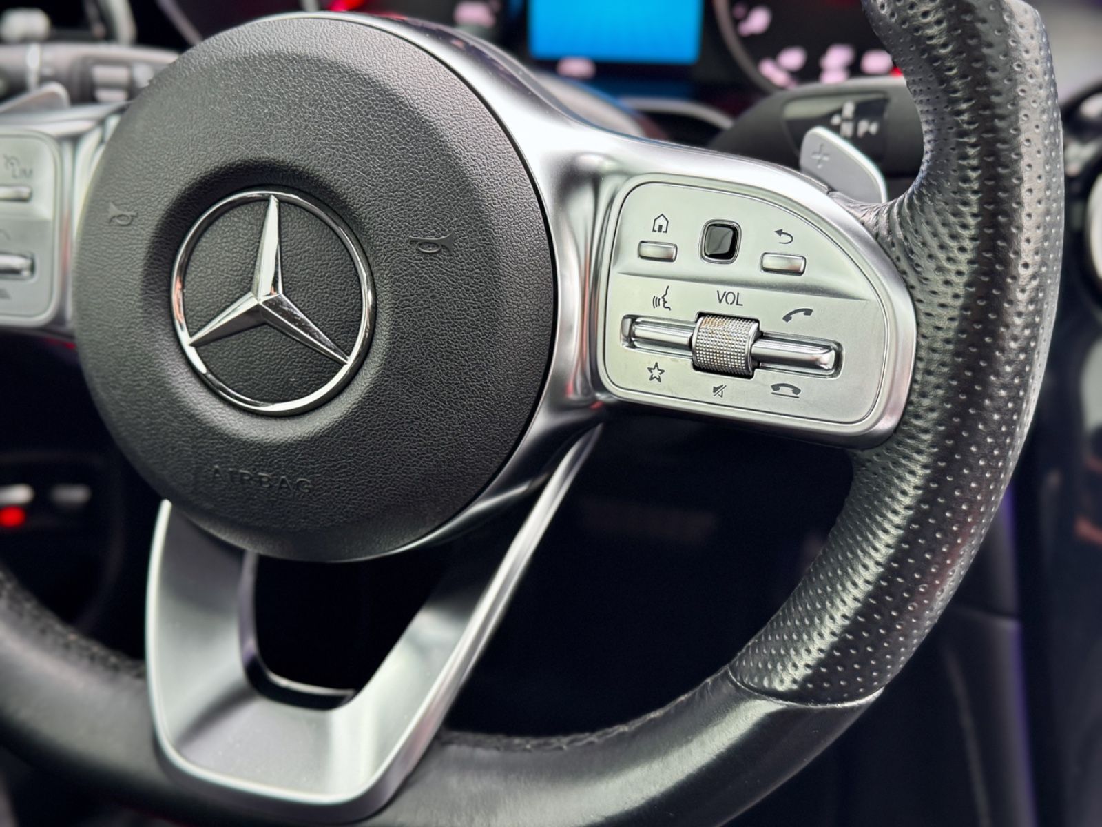 Fahrzeugabbildung Mercedes-Benz GLC 220d 4Matic AMG-Line *PANORAMA|DESIGNO|AHK*