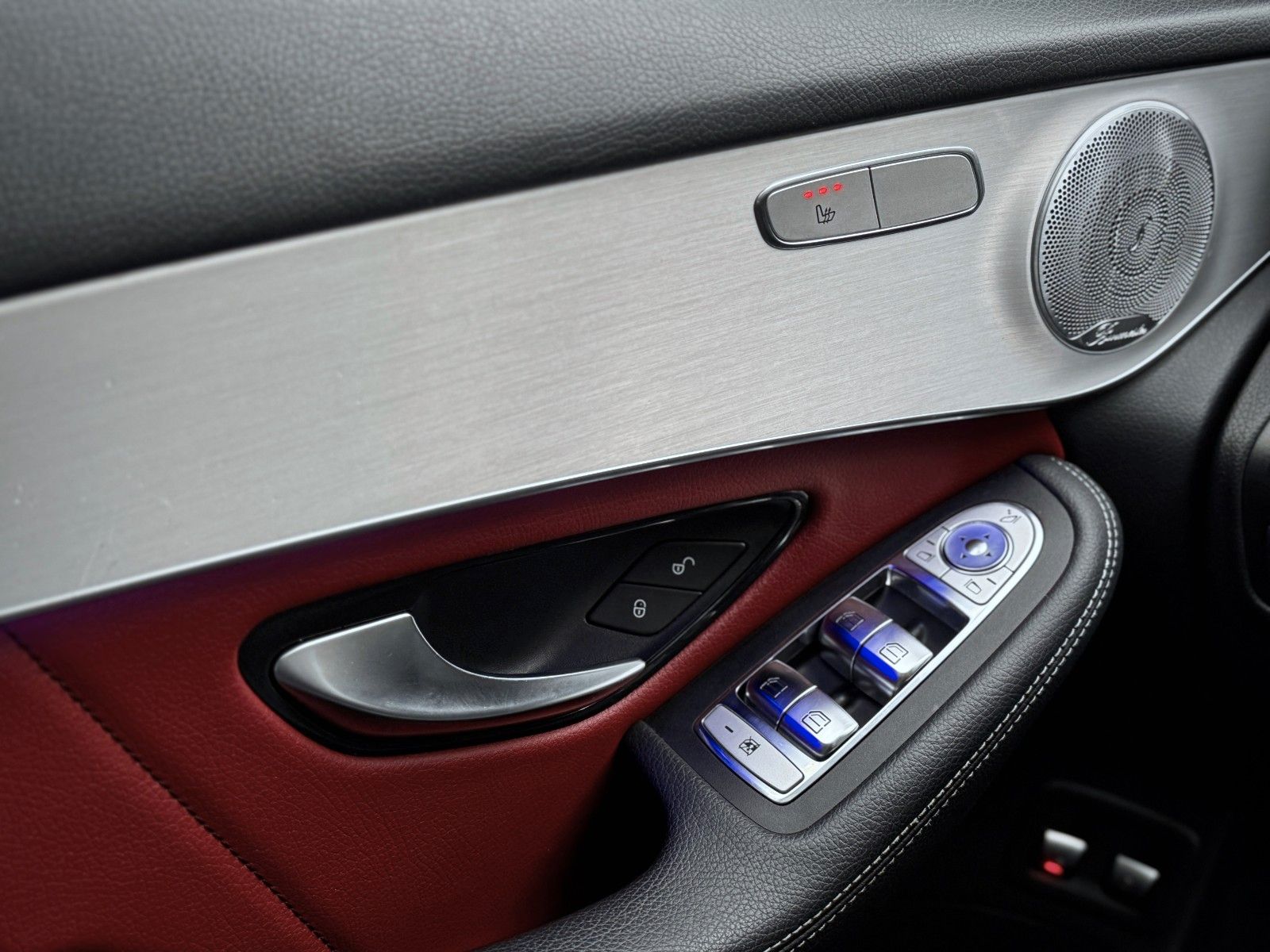 Fahrzeugabbildung Mercedes-Benz GLC 220d 4Matic AMG-Line *PANORAMA|DESIGNO|AHK*