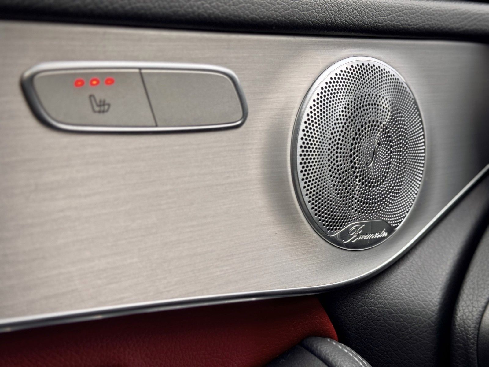 Fahrzeugabbildung Mercedes-Benz GLC 220d 4Matic AMG-Line *PANORAMA|DESIGNO|AHK*