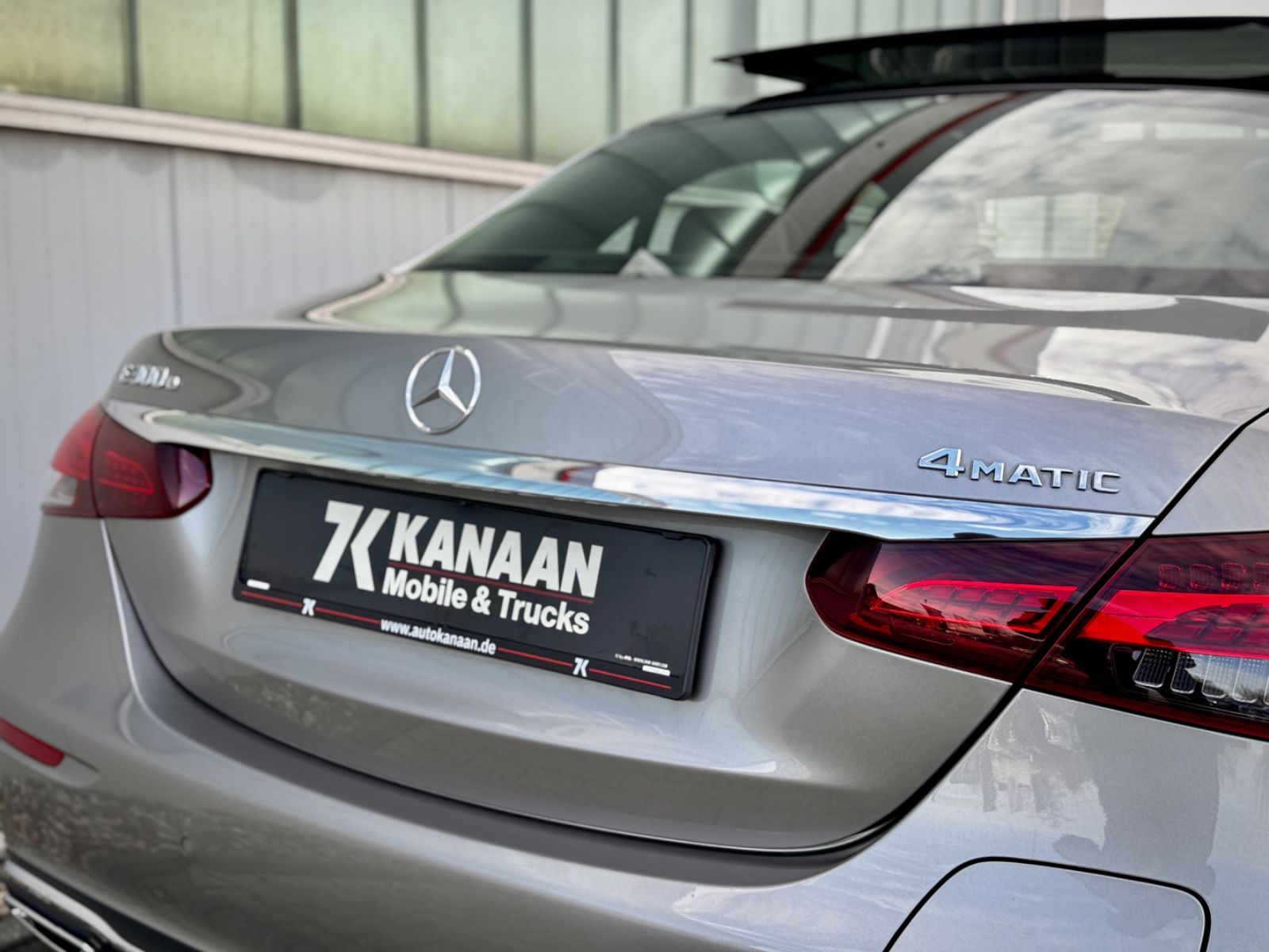 Fahrzeugabbildung Mercedes-Benz E 300e 4Matic Exclusive*DESIGNO|ASSIST|AIRMATIC*