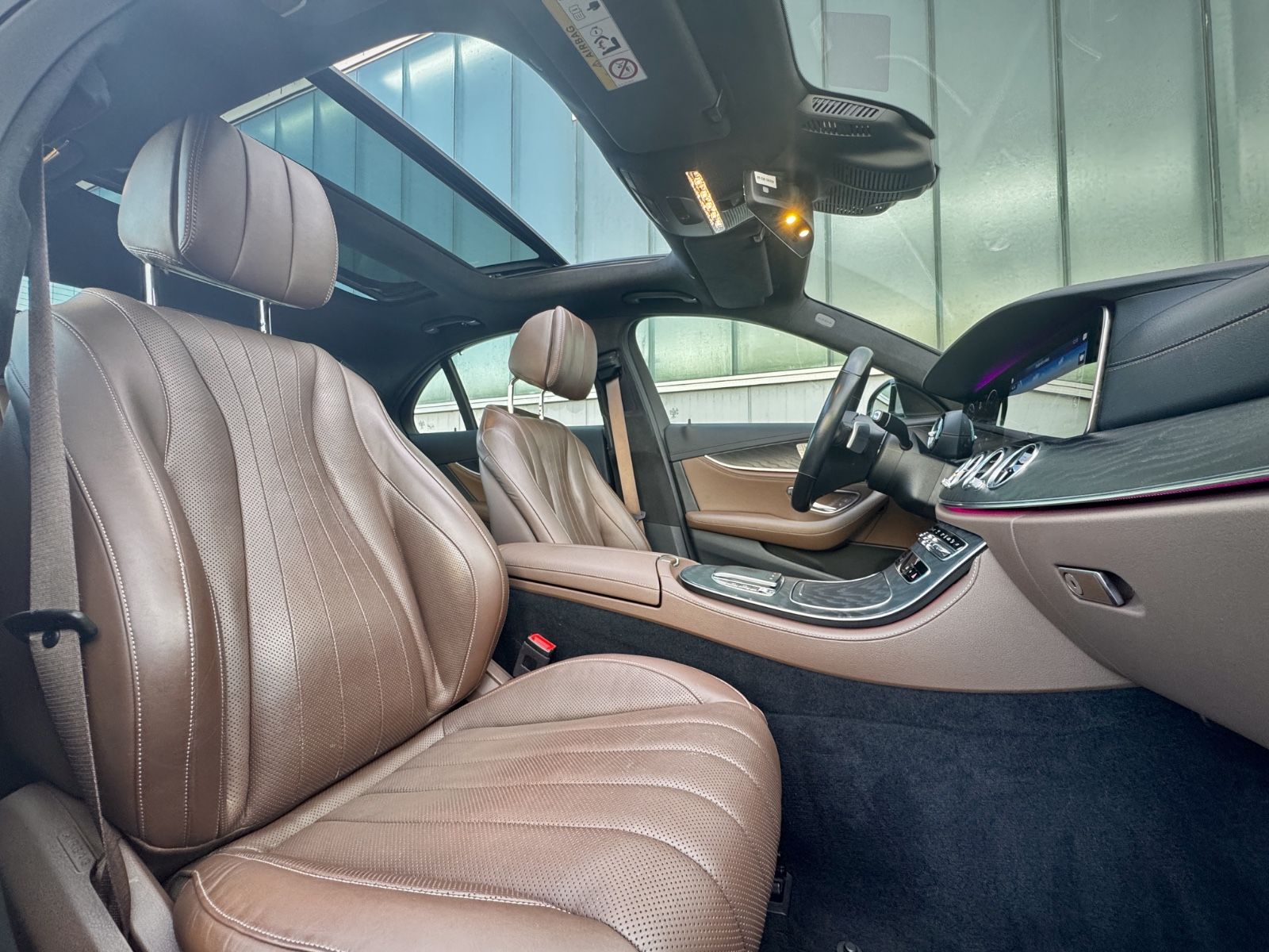 Fahrzeugabbildung Mercedes-Benz E 300e 4Matic Exclusive*DESIGNO|ASSIST|AIRMATIC*