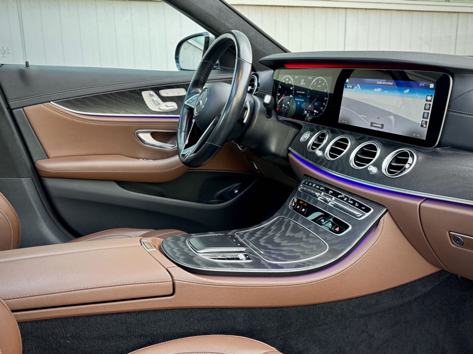 Fahrzeugabbildung Mercedes-Benz E 300e 4Matic Exclusive*DESIGNO|ASSIST|AIRMATIC*