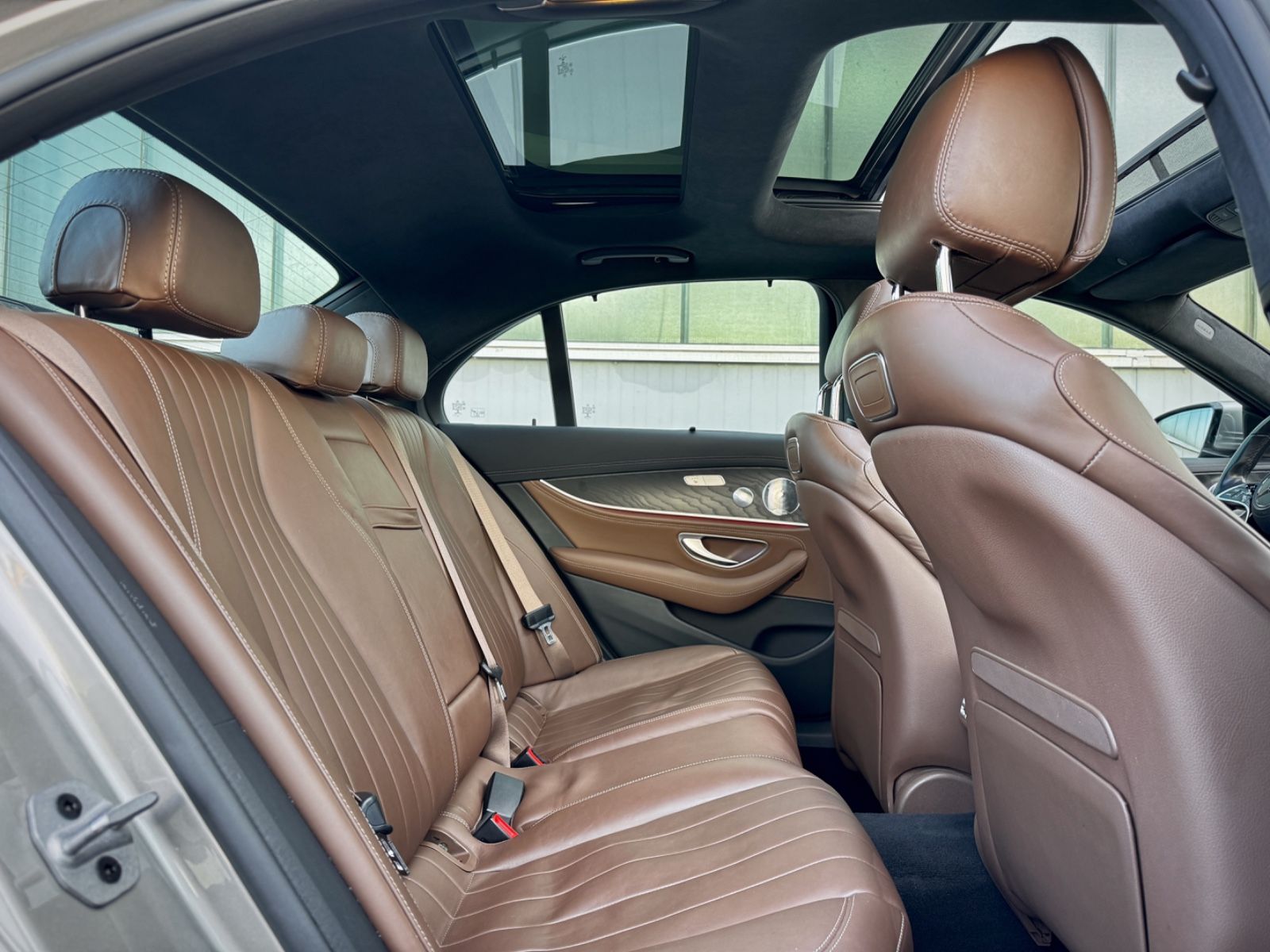 Fahrzeugabbildung Mercedes-Benz E 300e 4Matic Exclusive*DESIGNO|ASSIST|AIRMATIC*