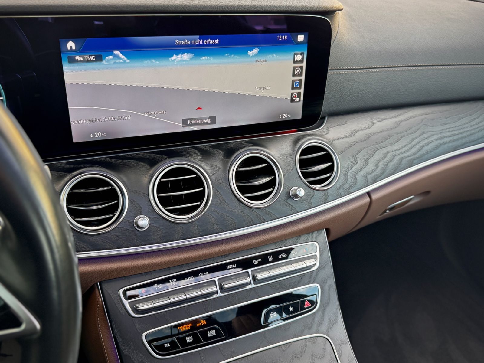 Fahrzeugabbildung Mercedes-Benz E 300e 4Matic Exclusive*DESIGNO|ASSIST|AIRMATIC*