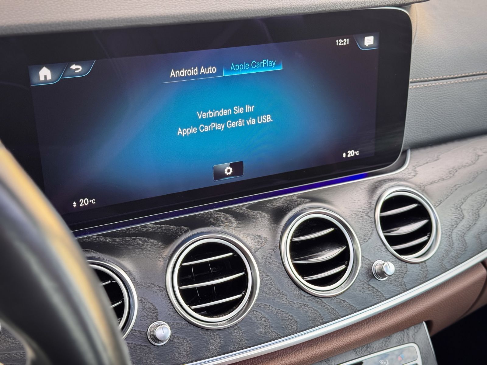 Fahrzeugabbildung Mercedes-Benz E 300e 4Matic Exclusive*DESIGNO|ASSIST|AIRMATIC*