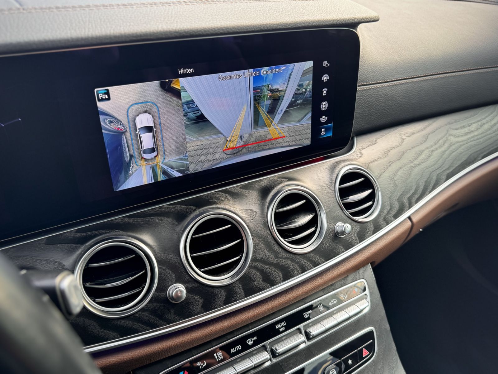 Fahrzeugabbildung Mercedes-Benz E 300e 4Matic Exclusive*DESIGNO|ASSIST|AIRMATIC*