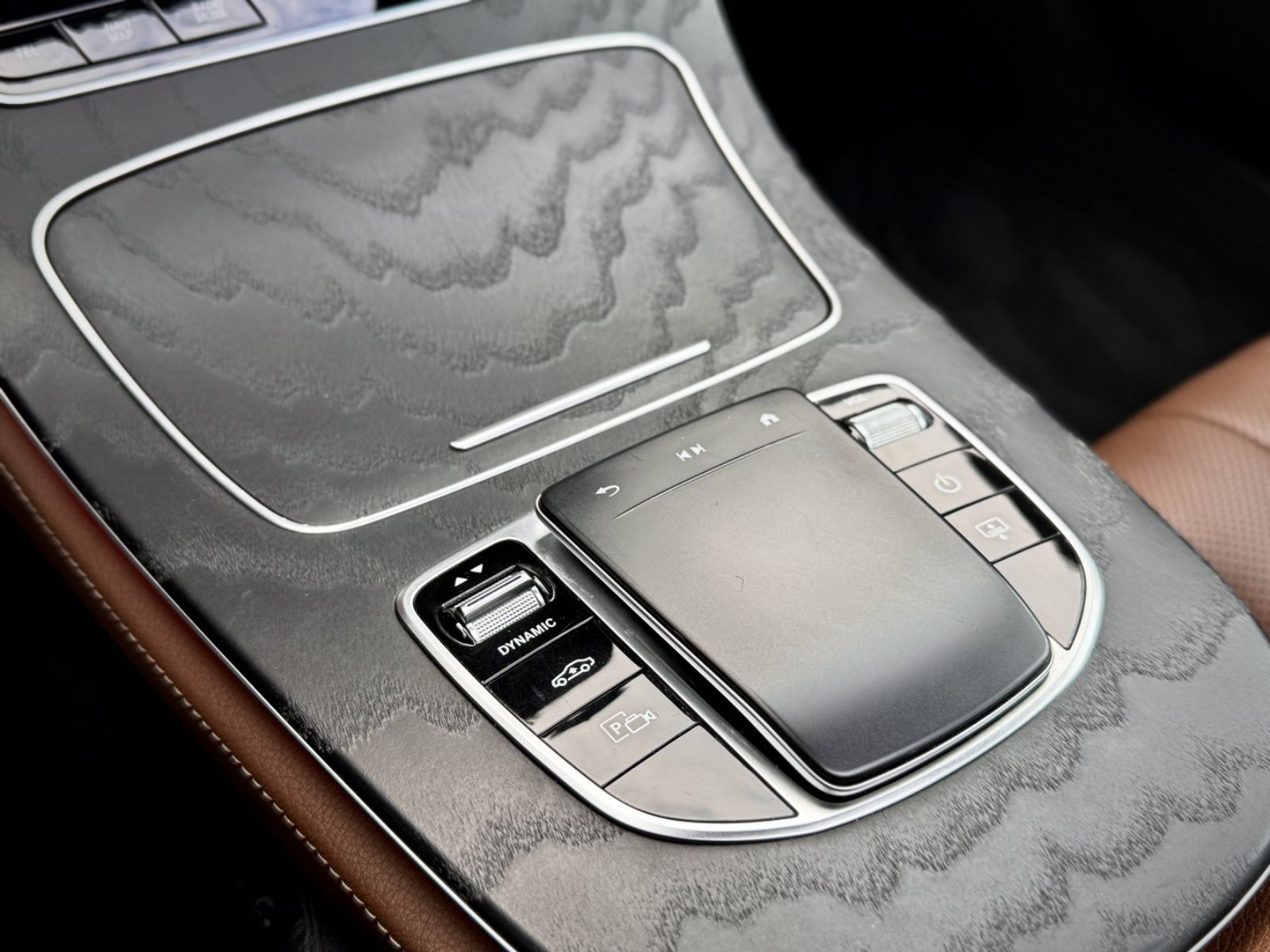 Fahrzeugabbildung Mercedes-Benz E 300e 4Matic Exclusive*DESIGNO|ASSIST|AIRMATIC*