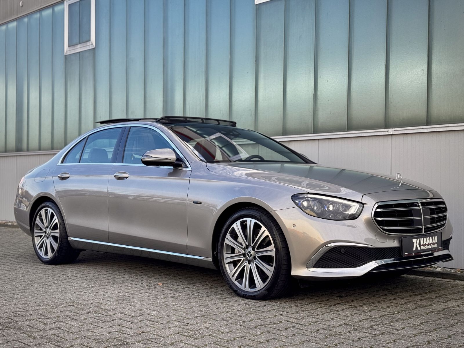 Fahrzeugabbildung Mercedes-Benz E 300e 4Matic Exclusive*DESIGNO|ASSIST|AIRMATIC*