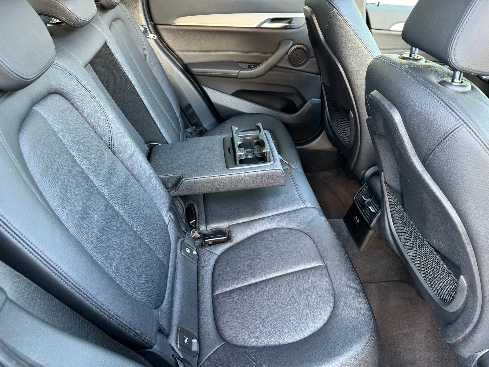 Fahrzeugabbildung BMW X1 xDrive 18d Advantage *PANORAMA|CAM|LED*