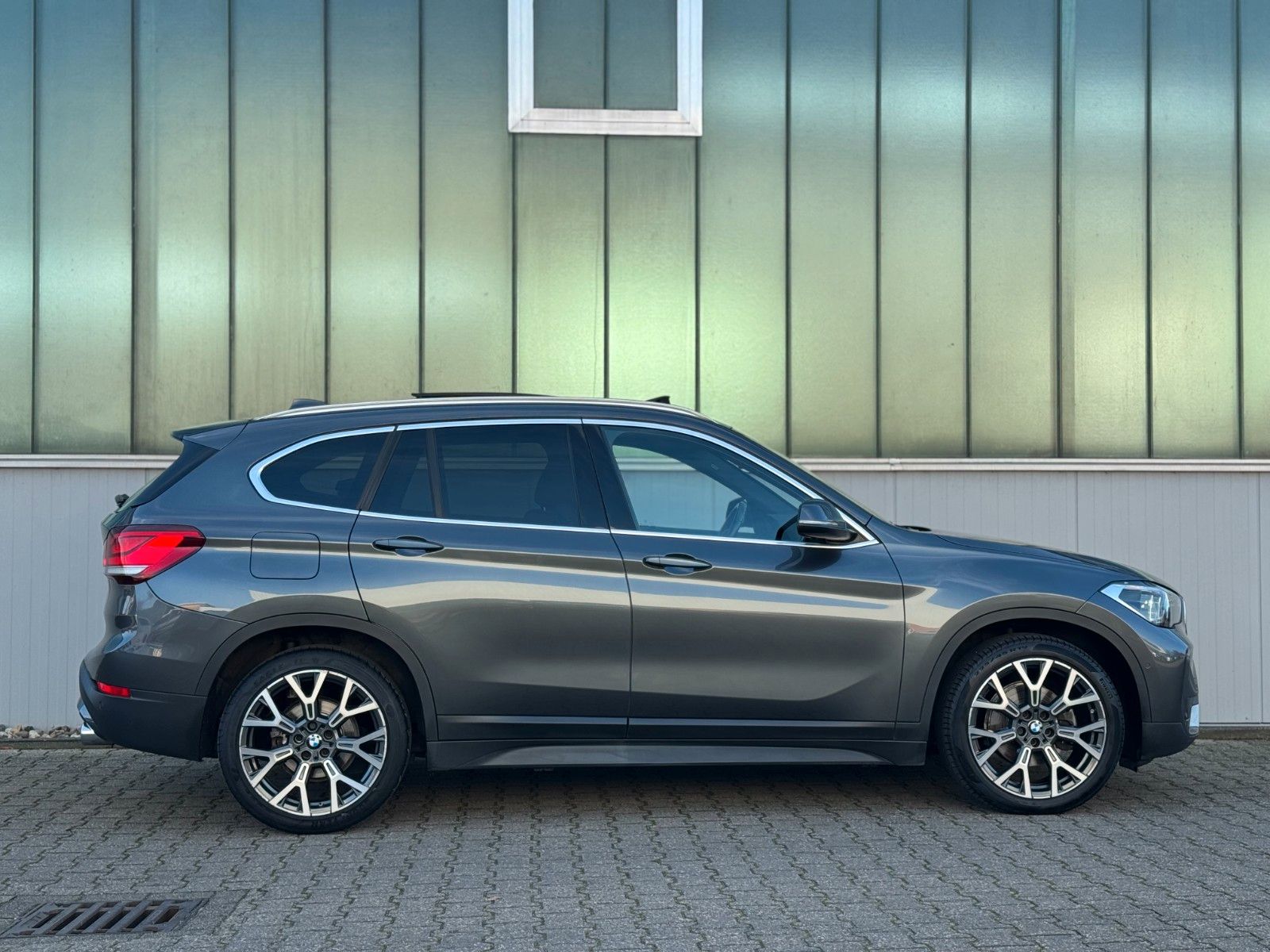 Fahrzeugabbildung BMW X1 xDrive 18d Advantage *PANORAMA|CAM|LED*