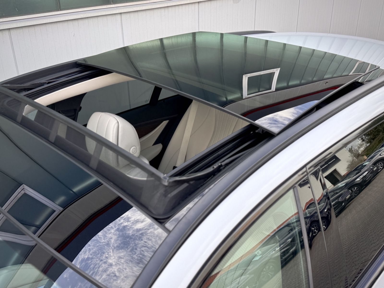 Fahrzeugabbildung Mercedes-Benz E 300de T 4Matic AMG-Line*PANO|360°|HEADUP|AHK**