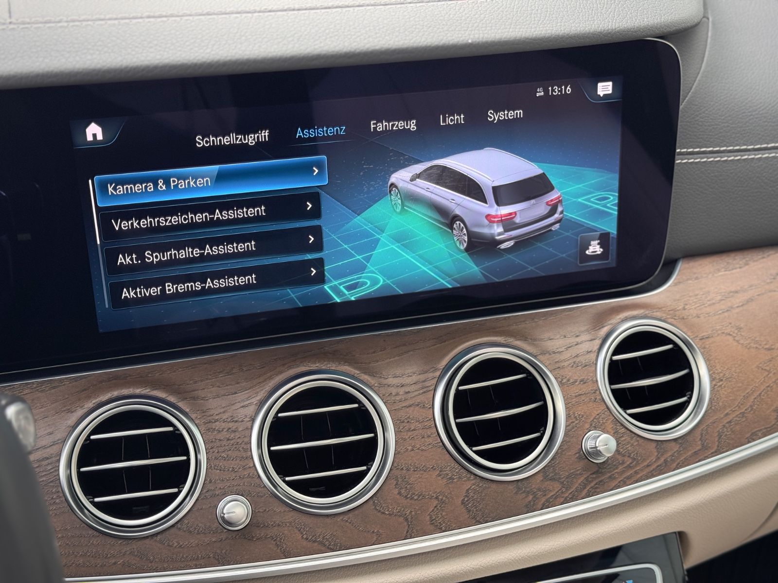 Fahrzeugabbildung Mercedes-Benz E 300de T 4Matic AMG-Line*PANO|360°|HEADUP|AHK**
