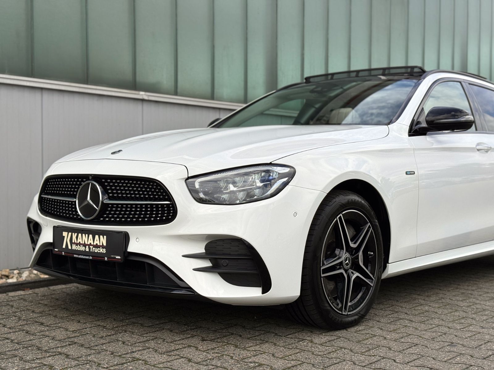 Fahrzeugabbildung Mercedes-Benz E 300de T 4Matic AMG-Line*PANO|360°|HEADUP|AHK**