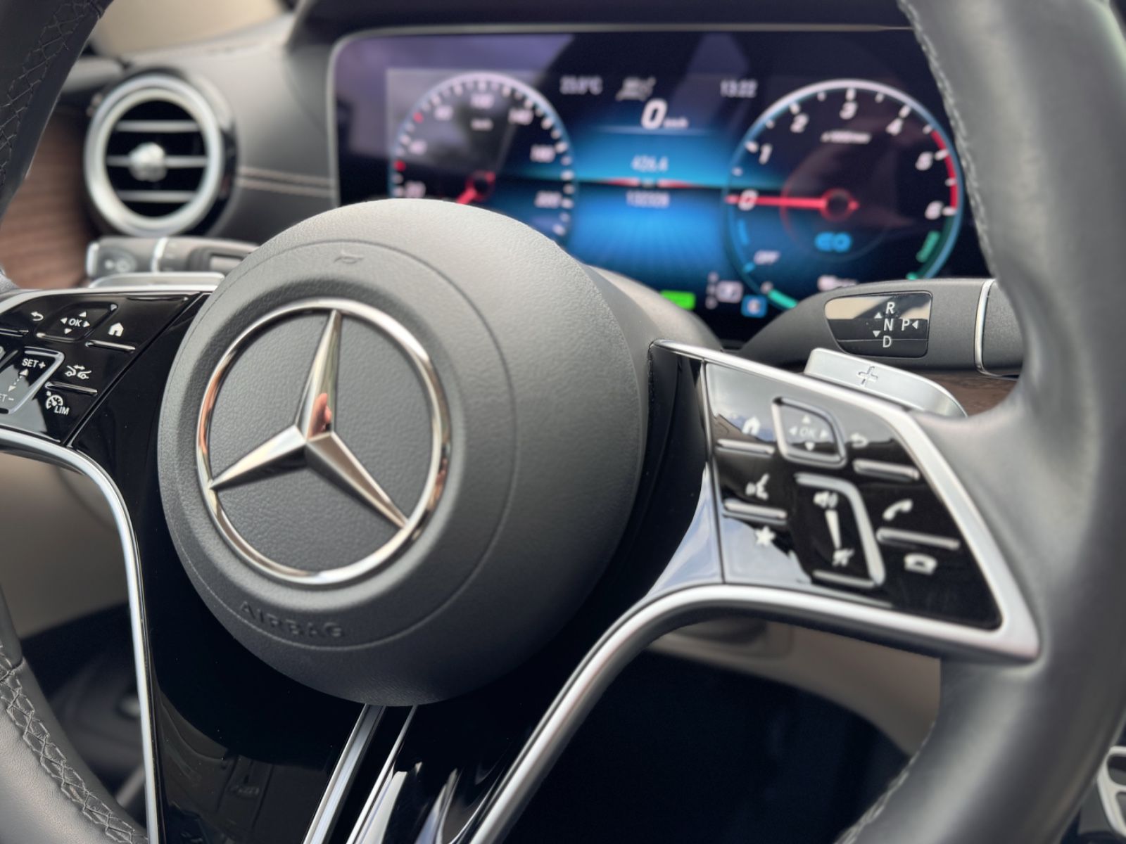 Fahrzeugabbildung Mercedes-Benz E 300de T 4Matic AMG-Line*PANO|360°|HEADUP|AHK**