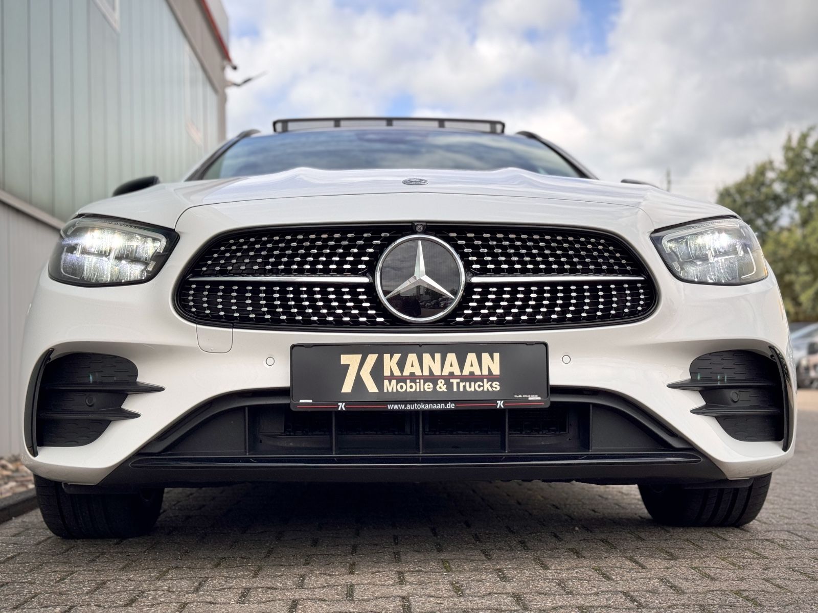 Fahrzeugabbildung Mercedes-Benz E 300de T 4Matic AMG-Line*PANO|360°|HEADUP|AHK**