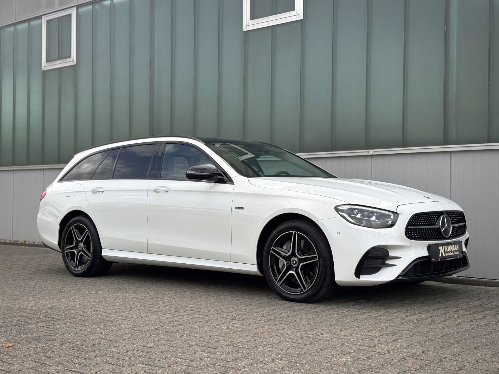 Fahrzeugabbildung Mercedes-Benz E 300de T 4Matic AMG-Line*PANO|360°|HEADUP|AHK**