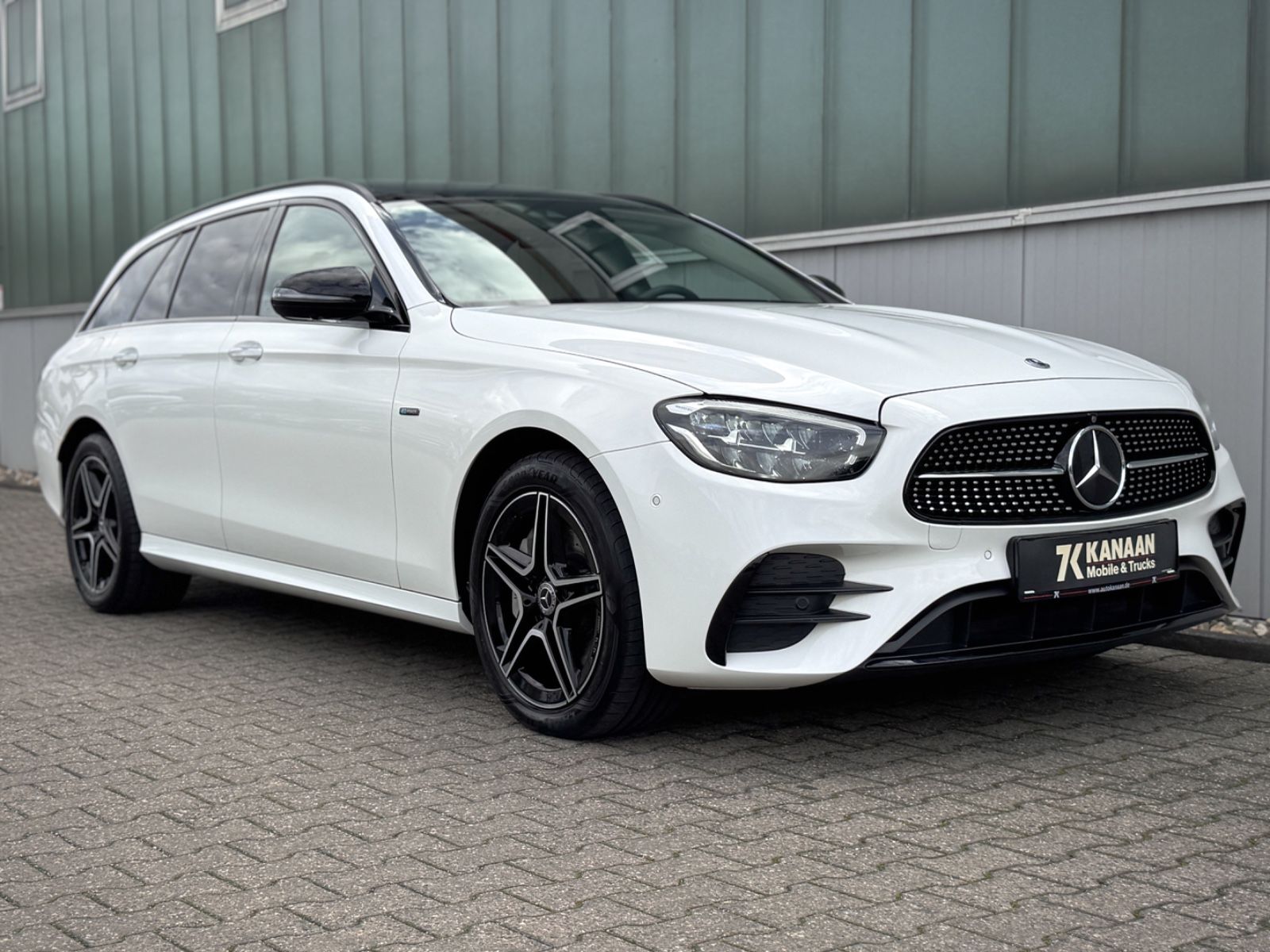 Fahrzeugabbildung Mercedes-Benz E 300de T 4Matic AMG-Line*PANO|360°|HEADUP|AHK**