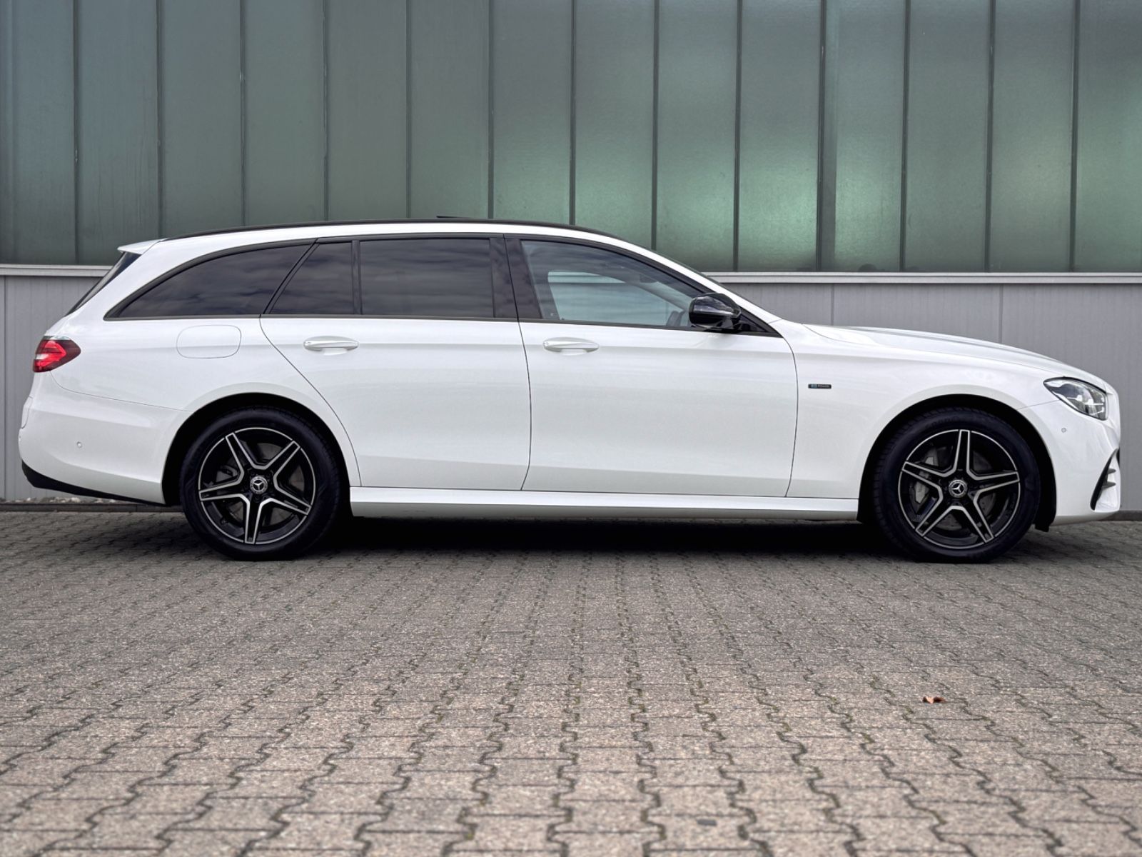 Fahrzeugabbildung Mercedes-Benz E 300de T 4Matic AMG-Line*PANO|360°|HEADUP|AHK**