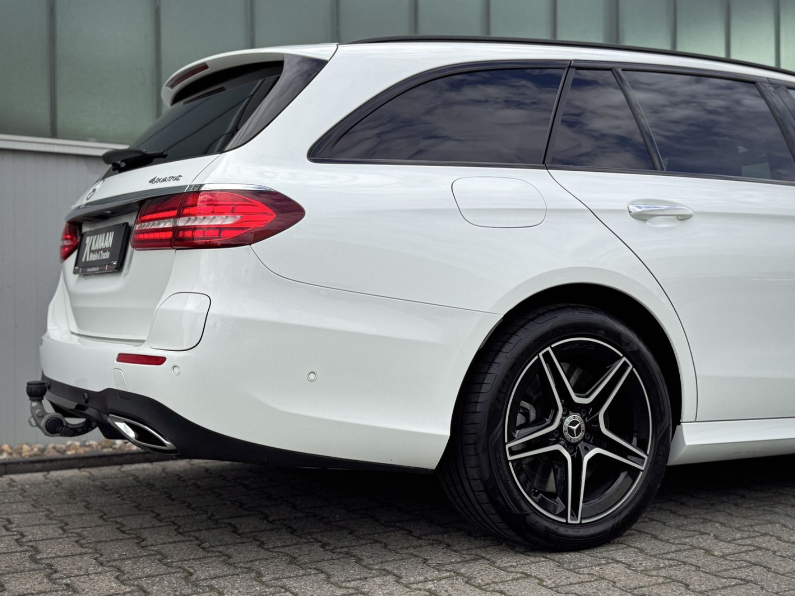 Fahrzeugabbildung Mercedes-Benz E 300de T 4Matic AMG-Line*PANO|360°|HEADUP|AHK**