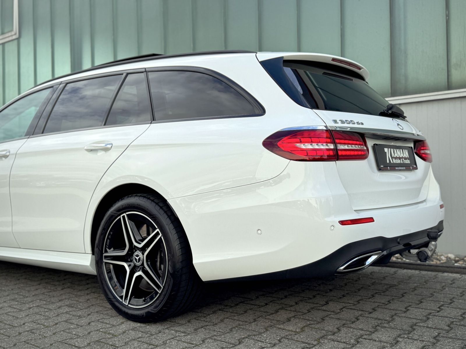 Fahrzeugabbildung Mercedes-Benz E 300de T 4Matic AMG-Line*PANO|360°|HEADUP|AHK**