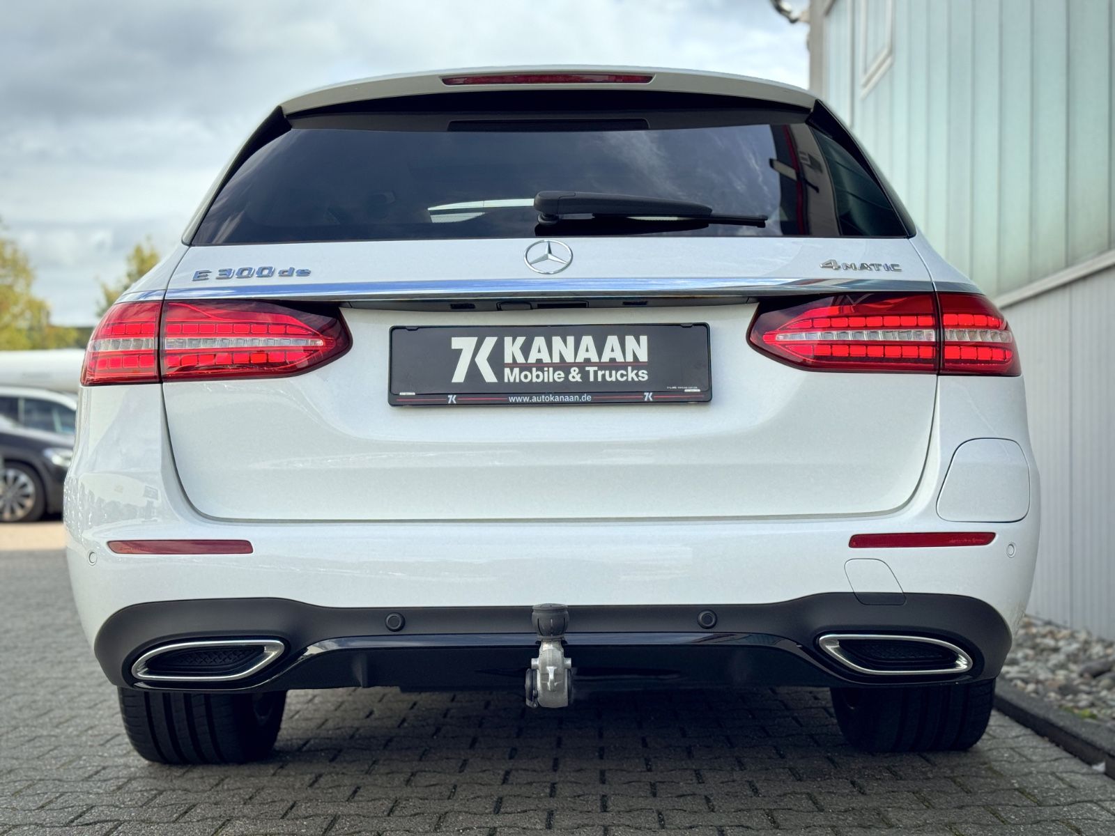 Fahrzeugabbildung Mercedes-Benz E 300de T 4Matic AMG-Line*PANO|360°|HEADUP|AHK**