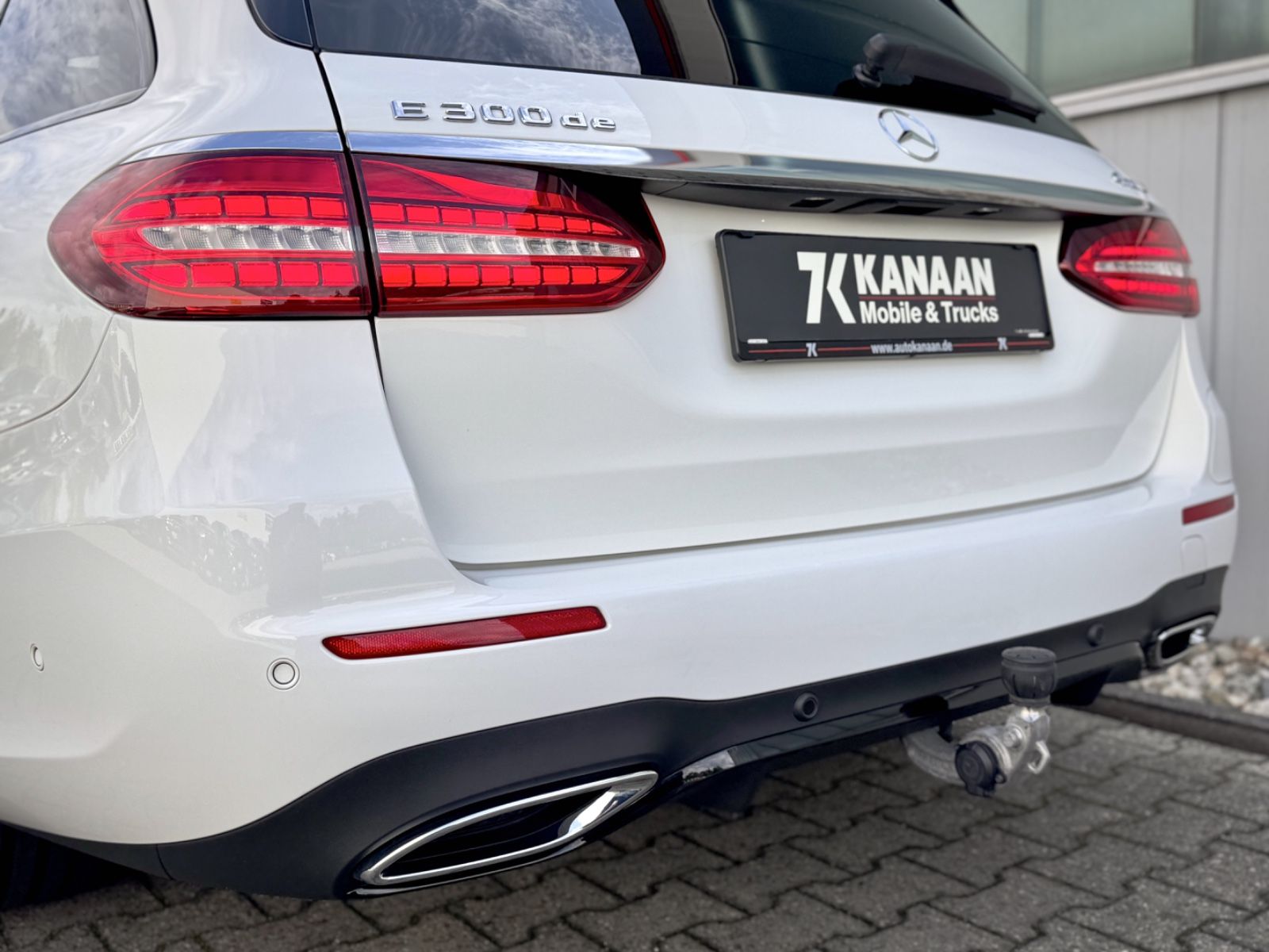 Fahrzeugabbildung Mercedes-Benz E 300de T 4Matic AMG-Line*PANO|360°|HEADUP|AHK**