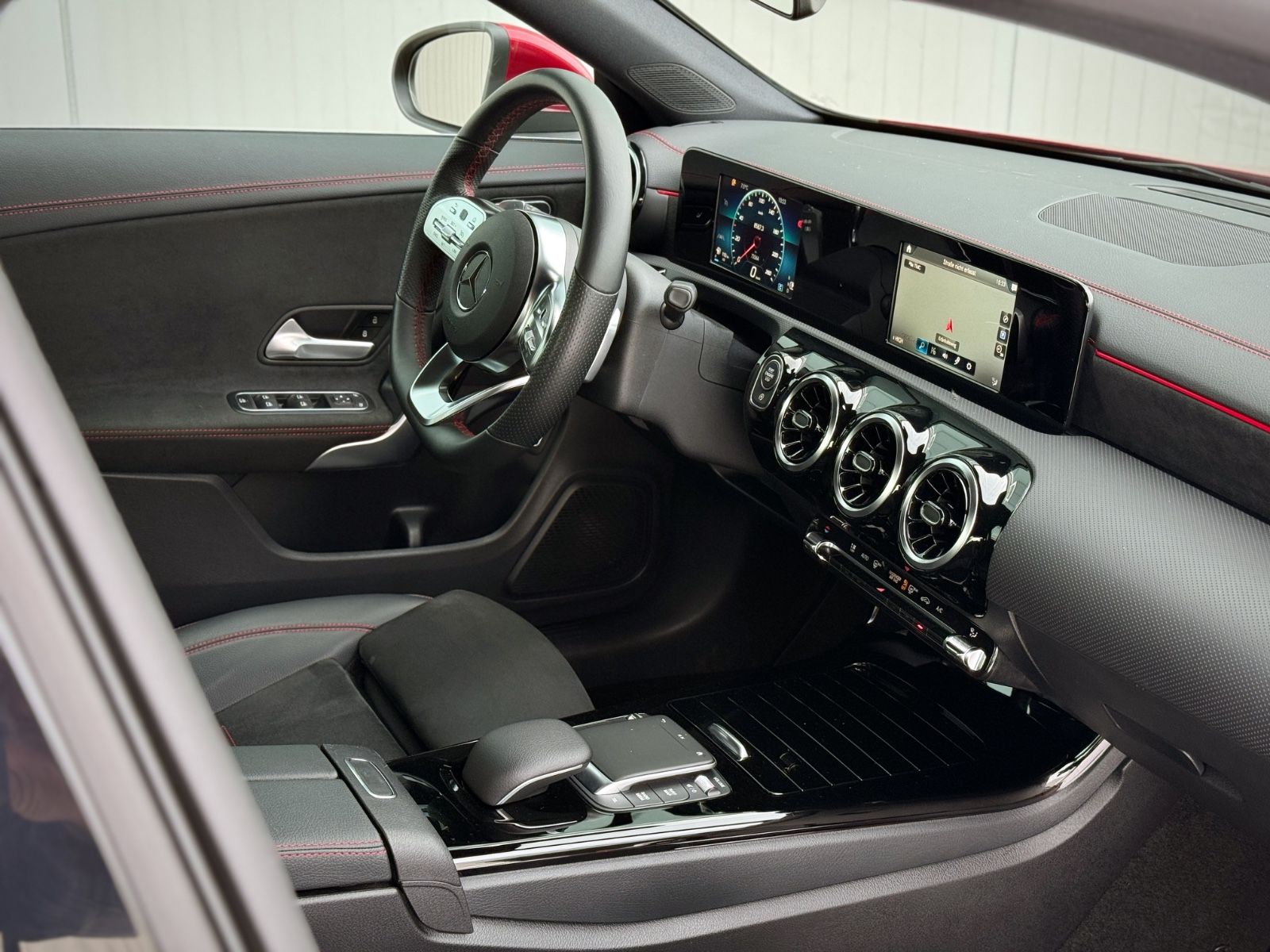 Fahrzeugabbildung Mercedes-Benz CLA 200 7G-DCT AMG-Line *AHK|LED|CAM|NAVI*