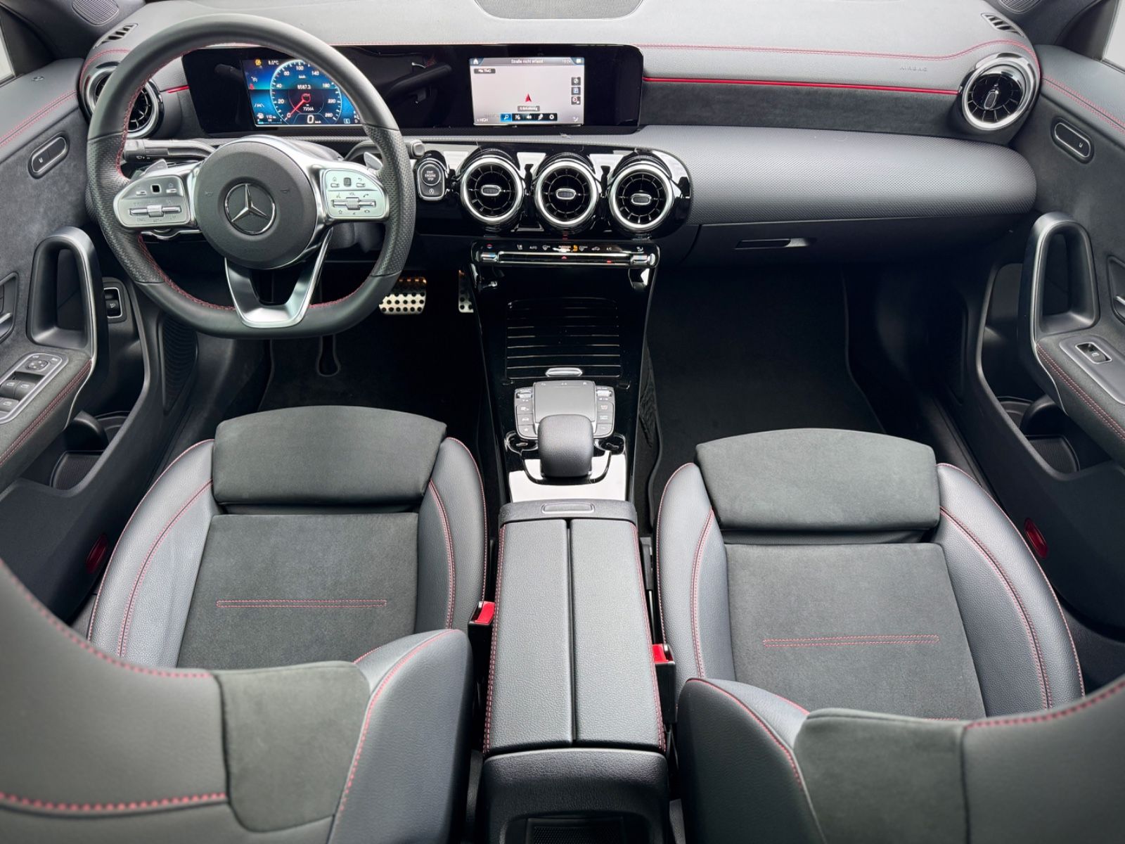 Fahrzeugabbildung Mercedes-Benz CLA 200 7G-DCT AMG-Line *AHK|LED|CAM|NAVI*