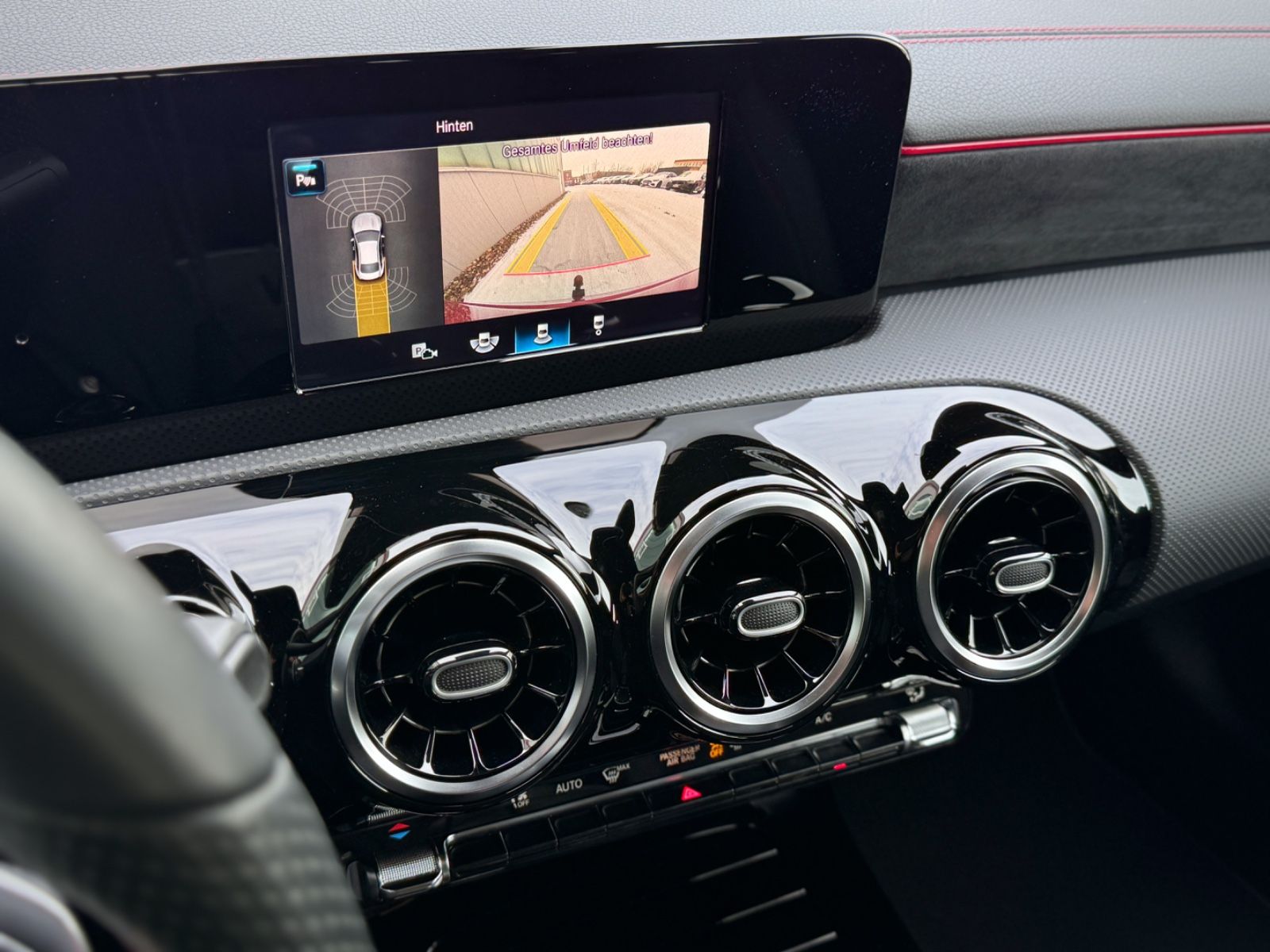 Fahrzeugabbildung Mercedes-Benz CLA 200 7G-DCT AMG-Line *AHK|LED|CAM|NAVI*