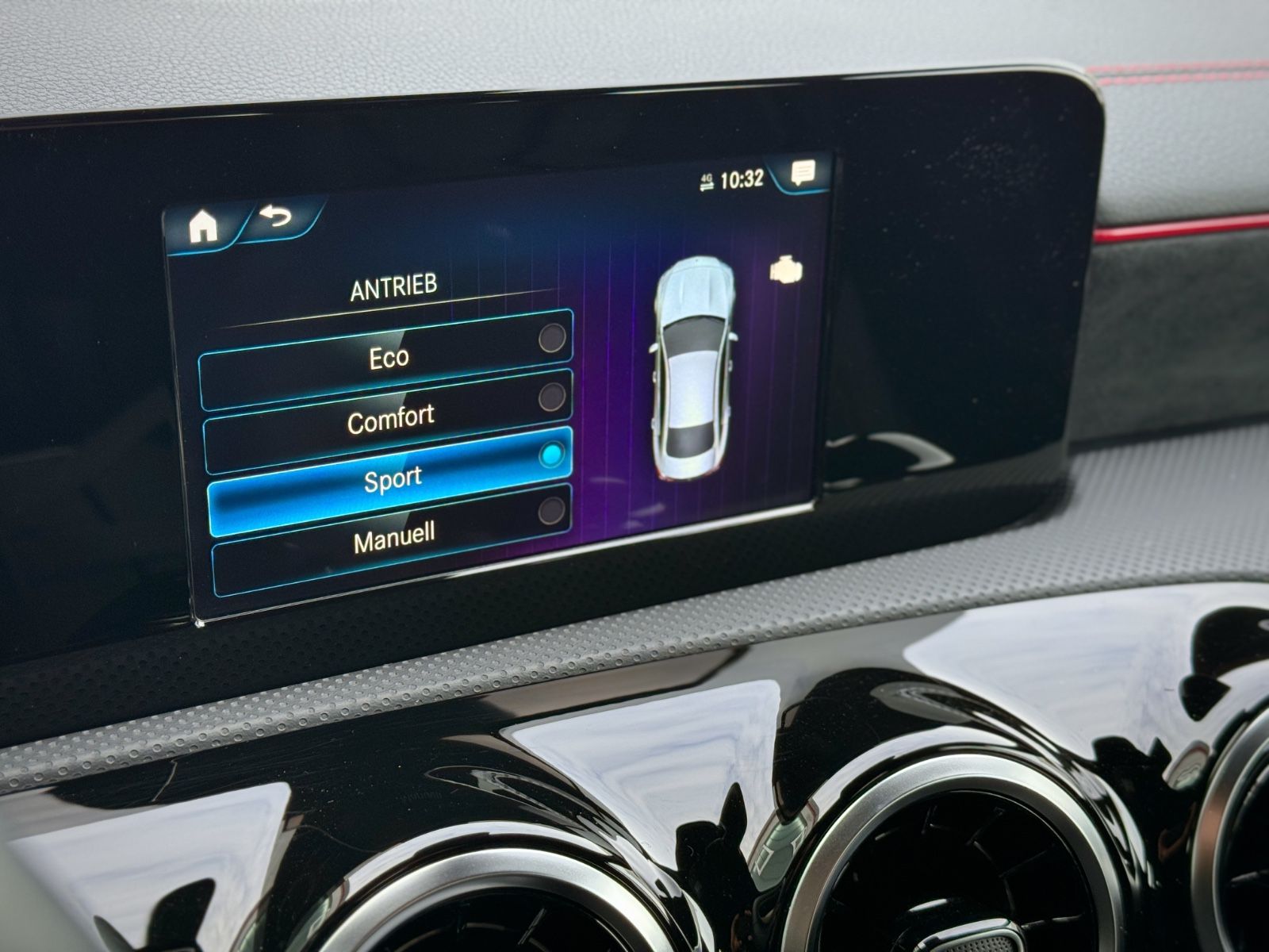 Fahrzeugabbildung Mercedes-Benz CLA 200 7G-DCT AMG-Line *AHK|LED|CAM|NAVI*