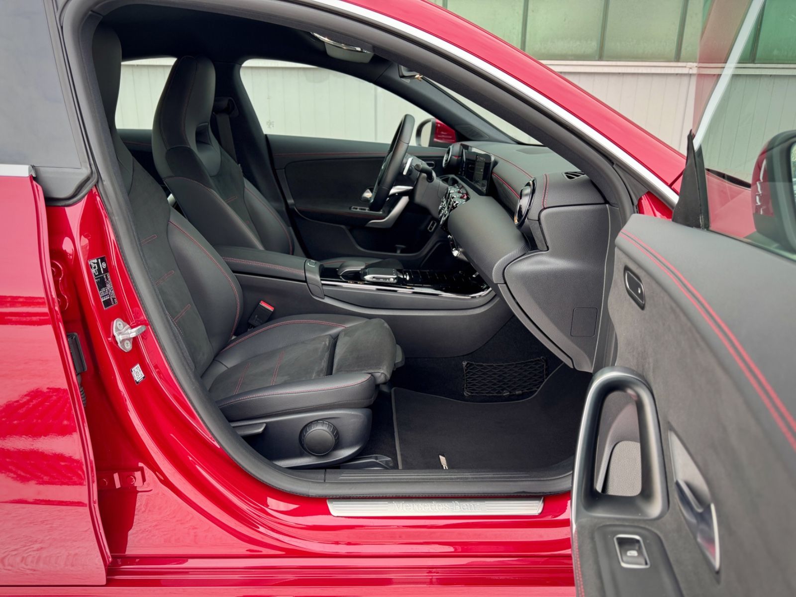 Fahrzeugabbildung Mercedes-Benz CLA 200 7G-DCT AMG-Line *AHK|LED|CAM|NAVI*