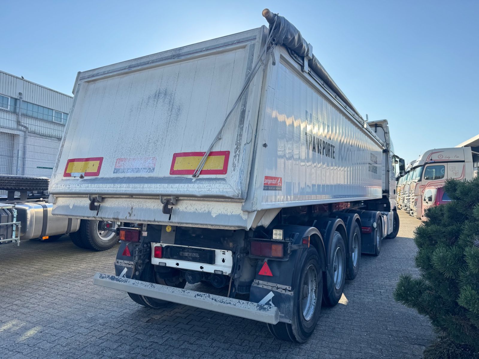 Fahrzeugabbildung Langendorf SKA 24/30  ALU Mulden Kipper  26m³  Liftachse